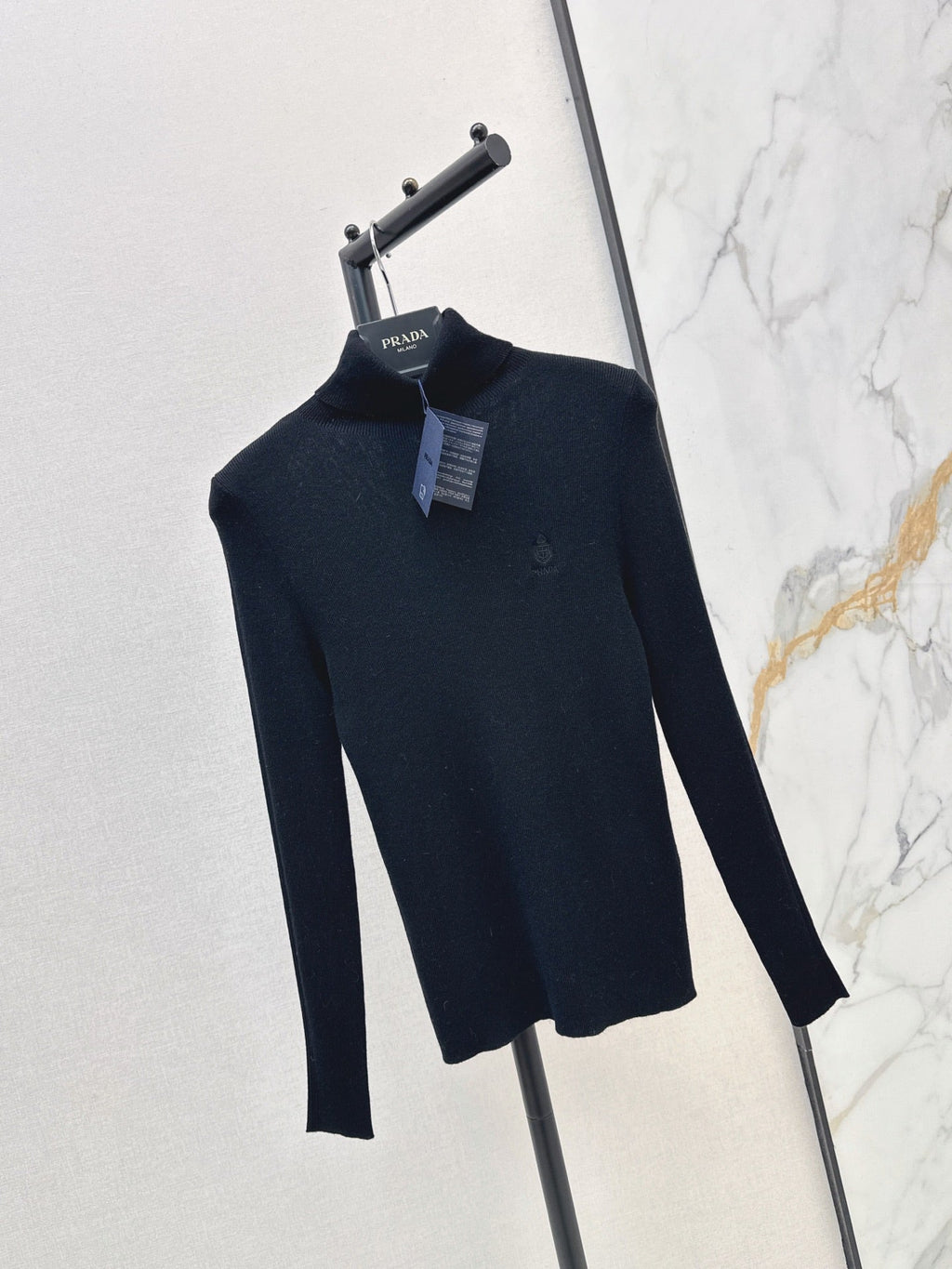 26 Fall/Winter Latest Small Logo Embroidered Wool Turtleneck Top