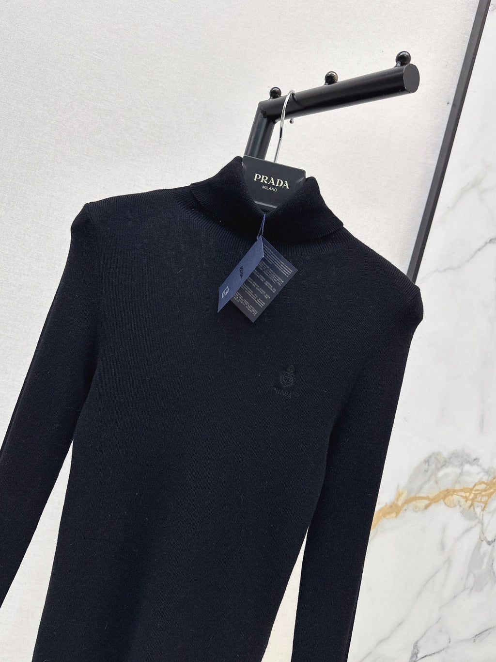 26 Fall/Winter Latest Small Logo Embroidered Wool Turtleneck Top