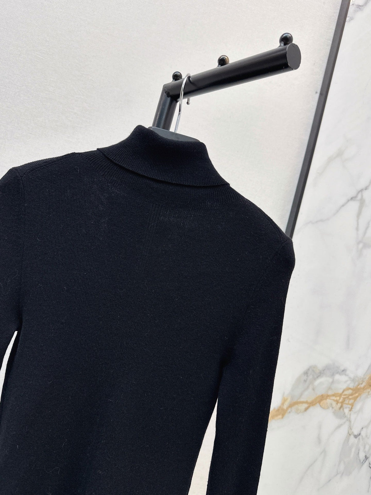 26 Fall/Winter Latest Small Logo Embroidered Wool Turtleneck Top