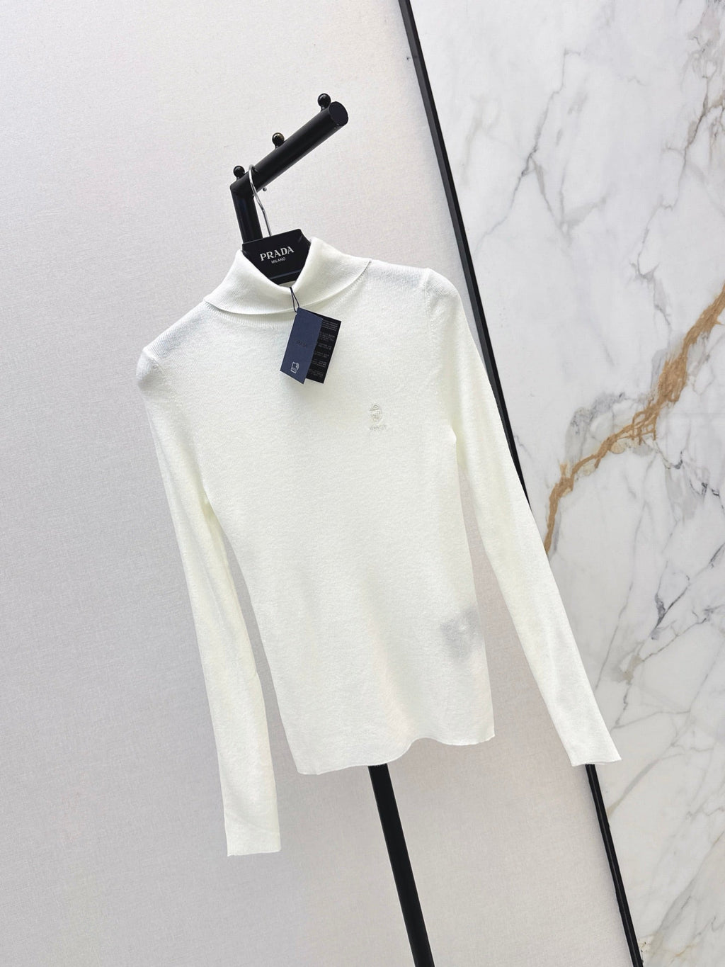 26 Fall/Winter Latest Small Logo Embroidered Wool Turtleneck Top