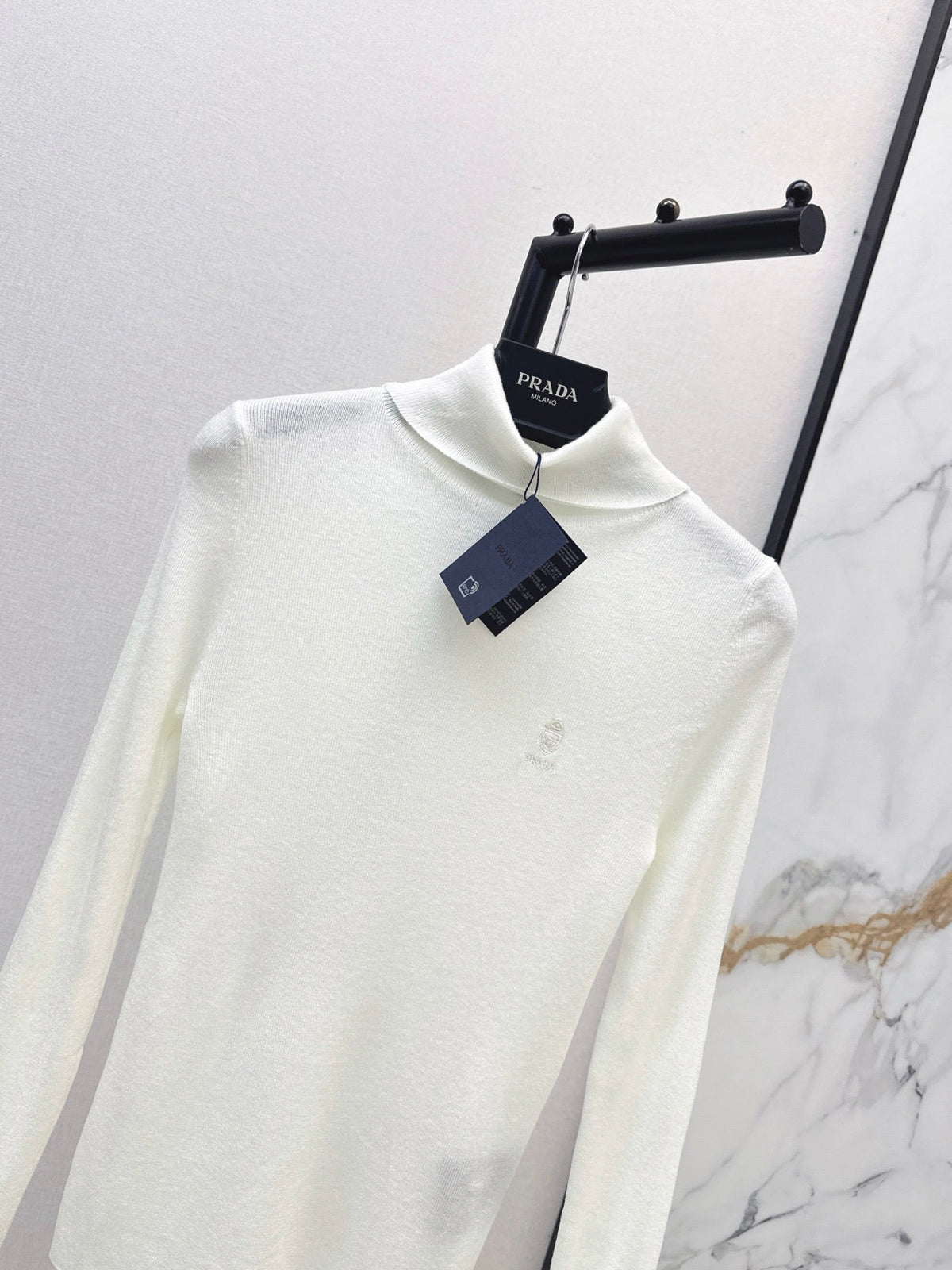 26 Fall/Winter Latest Small Logo Embroidered Wool Turtleneck Top