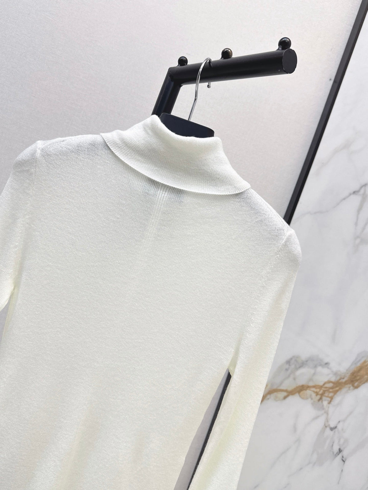 26 Fall/Winter Latest Small Logo Embroidered Wool Turtleneck Top