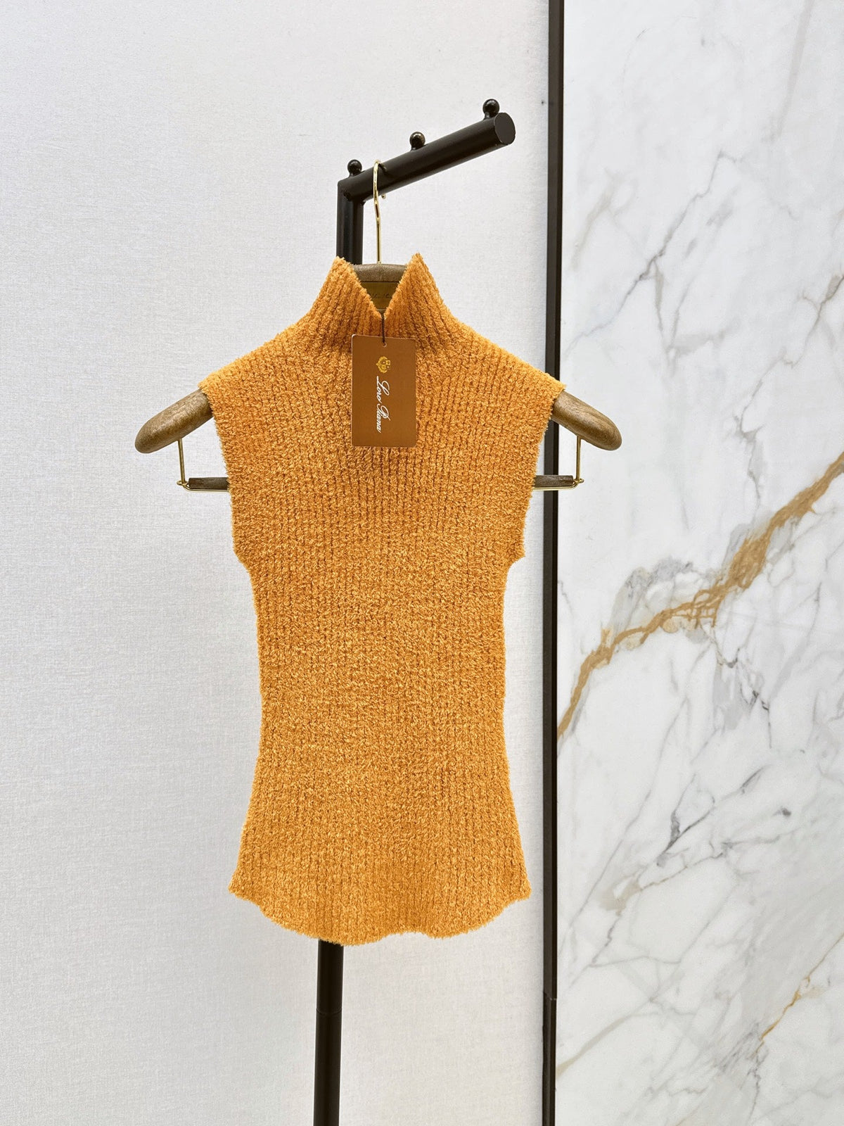 26 Fall/Winter Latest Caramel-Colored Sleeveless Semi-Turtleneck