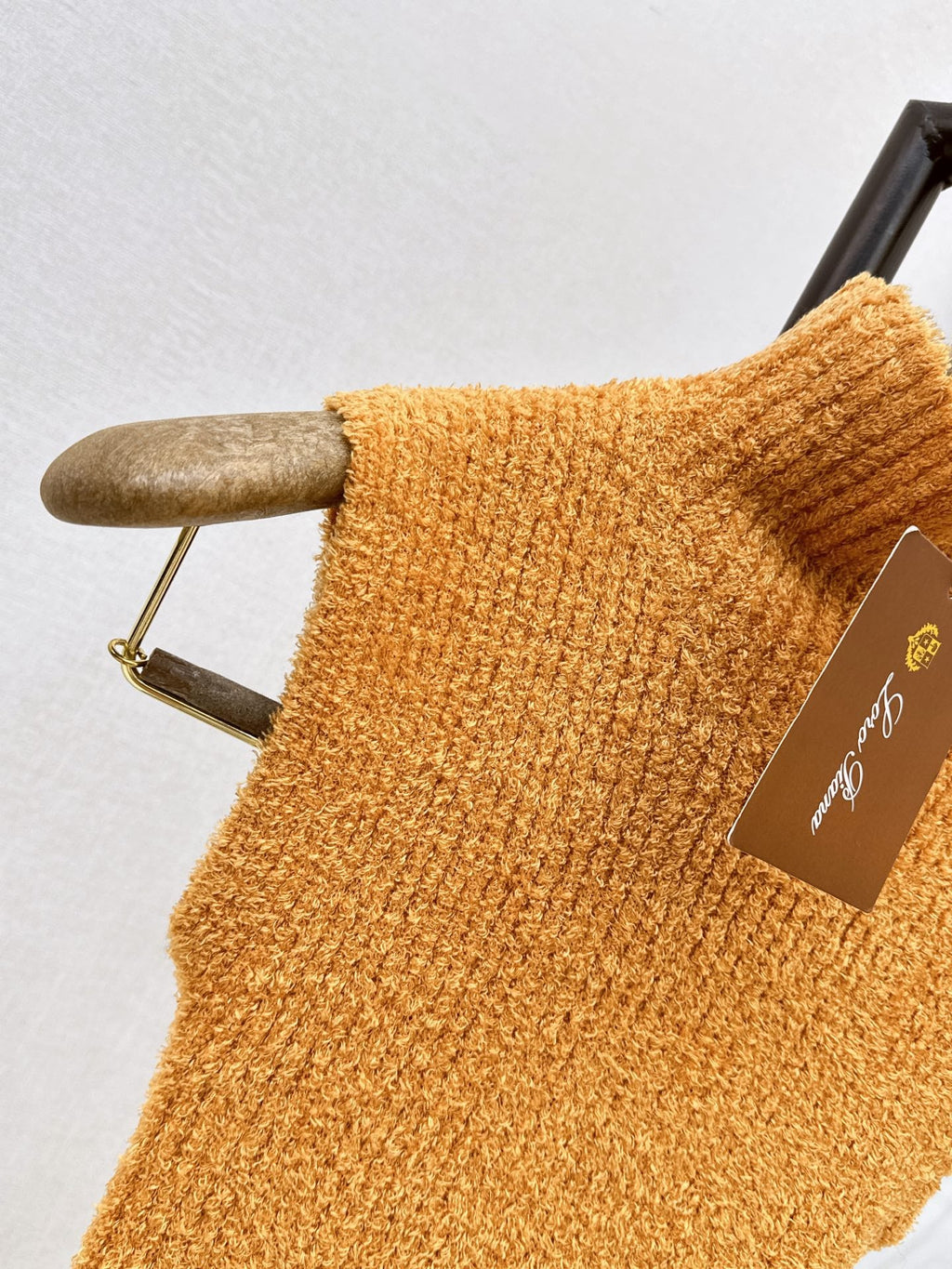 26 Fall/Winter Latest Caramel-Colored Sleeveless Semi-Turtleneck