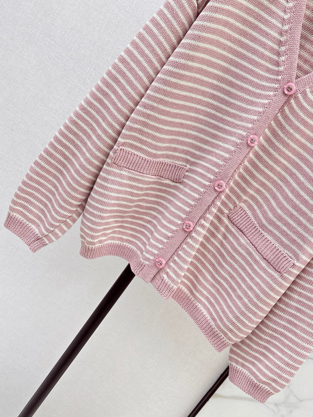 26 Fall/Winter Latest Pink Striped V-Neck Knit Cardigan