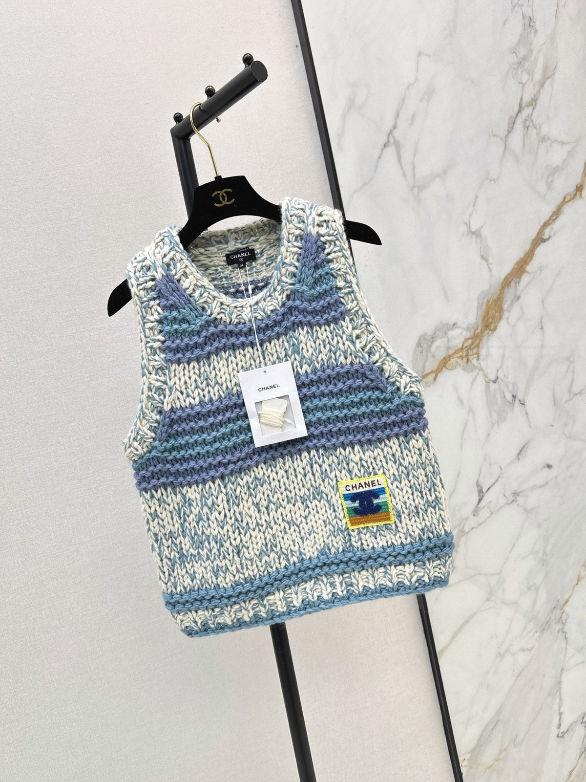 26 Autumn/Winter Latest Color-Block Floral Yarn Sleeveless Vest
