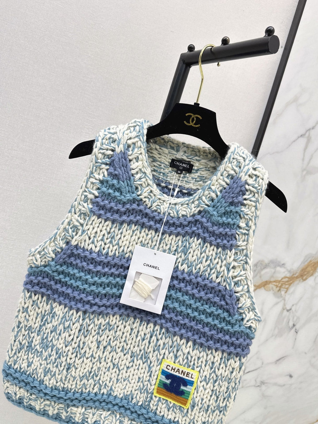 26 Autumn/Winter Latest Color-Block Floral Yarn Sleeveless Vest