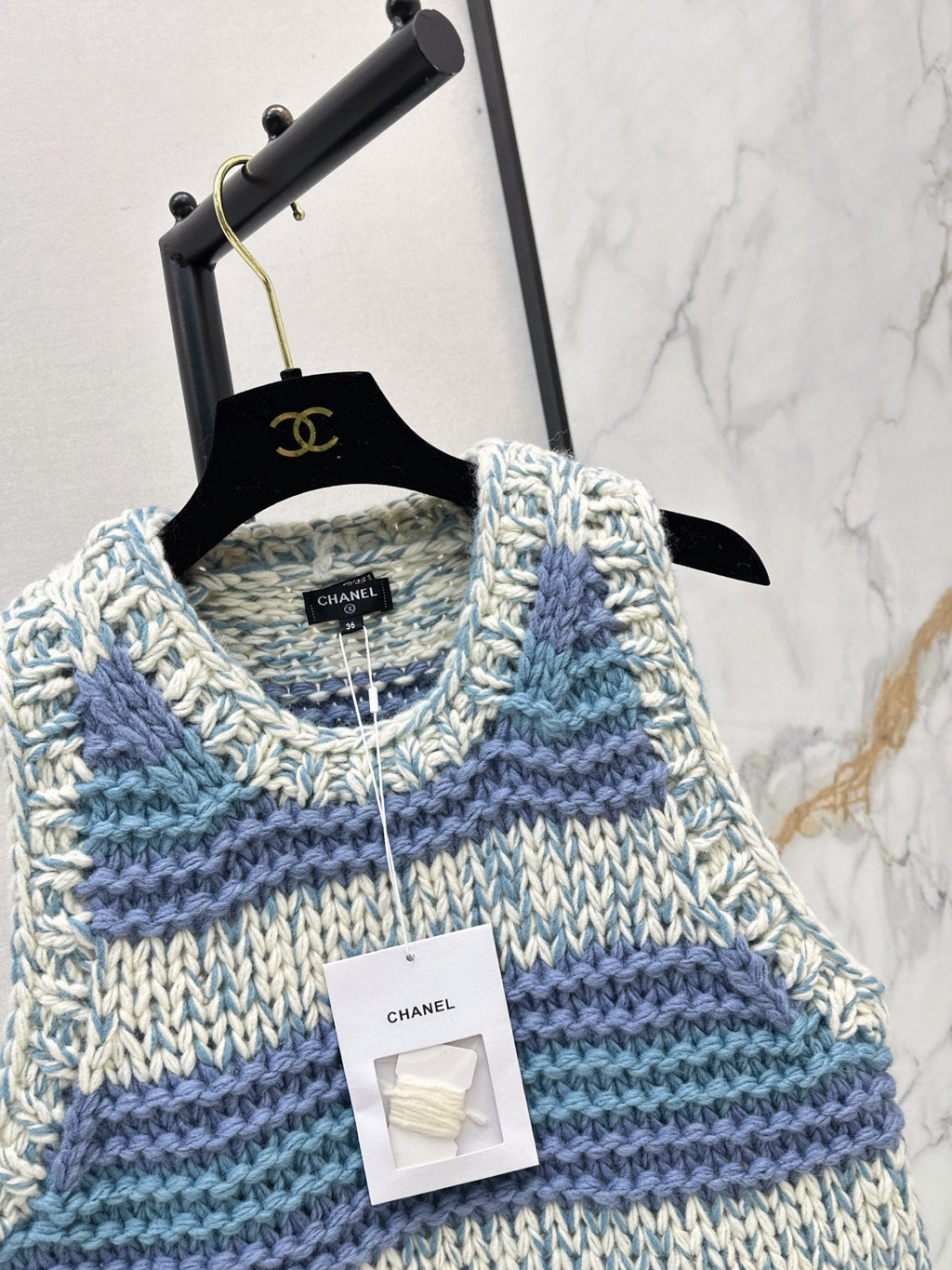 26 Autumn/Winter Latest Color-Block Floral Yarn Sleeveless Vest