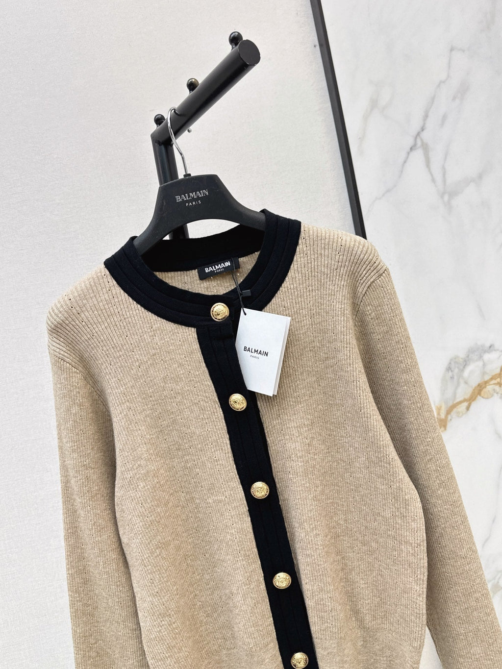 26 Early Autumn Latest Color-Block Trim Crew Neck Knit Cardigan