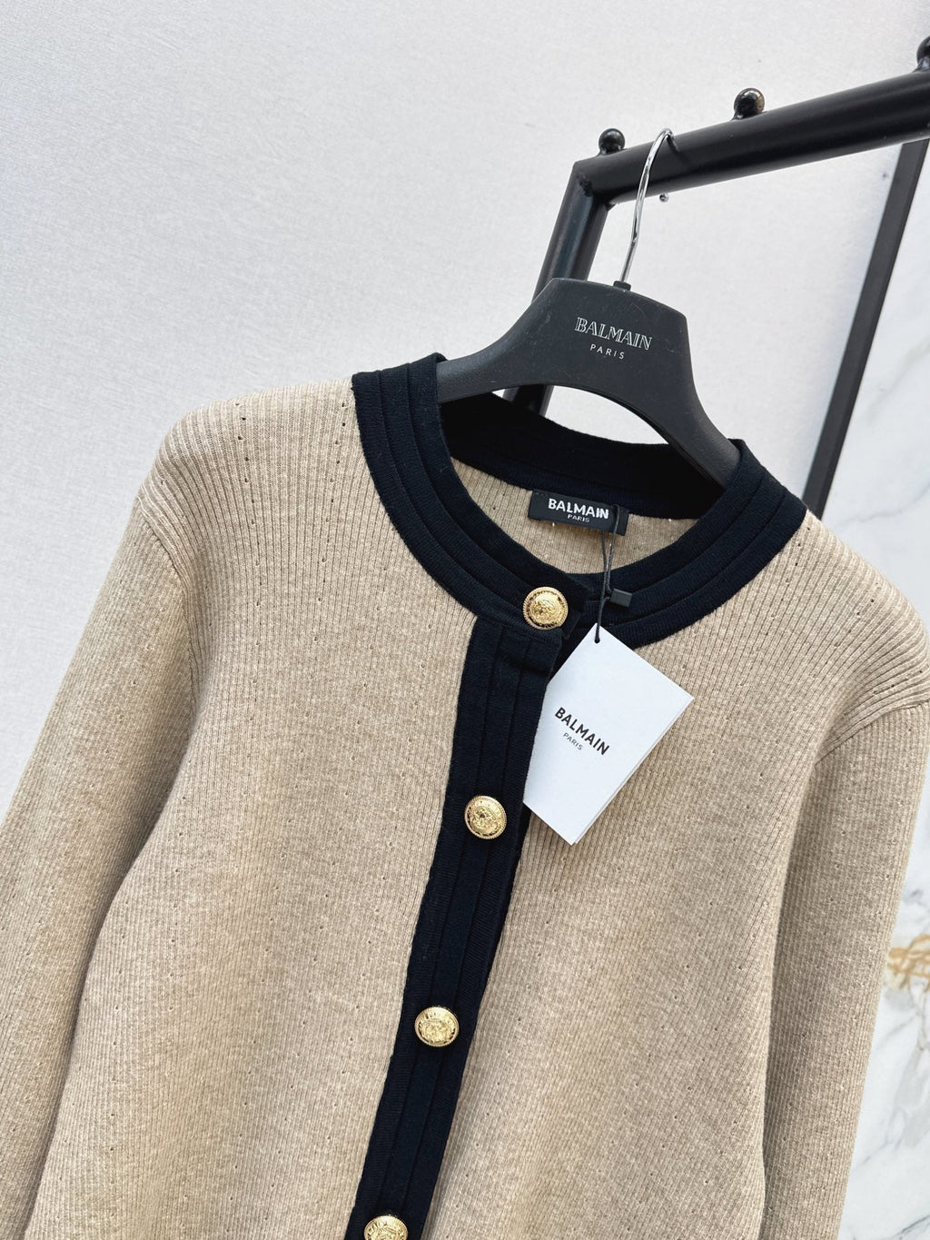 26 Early Autumn Latest Color-Block Trim Crew Neck Knit Cardigan