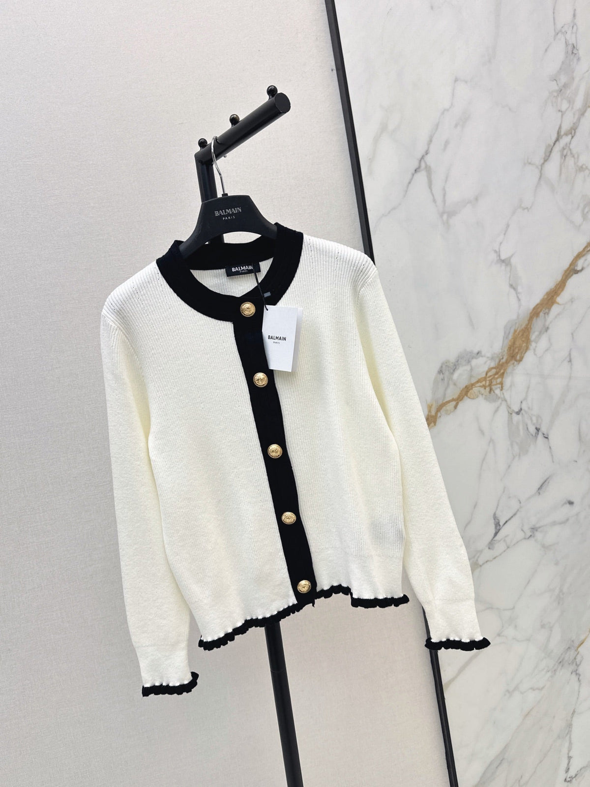 26 Early Autumn Latest Color-Block Trim Crew Neck Knit Cardigan