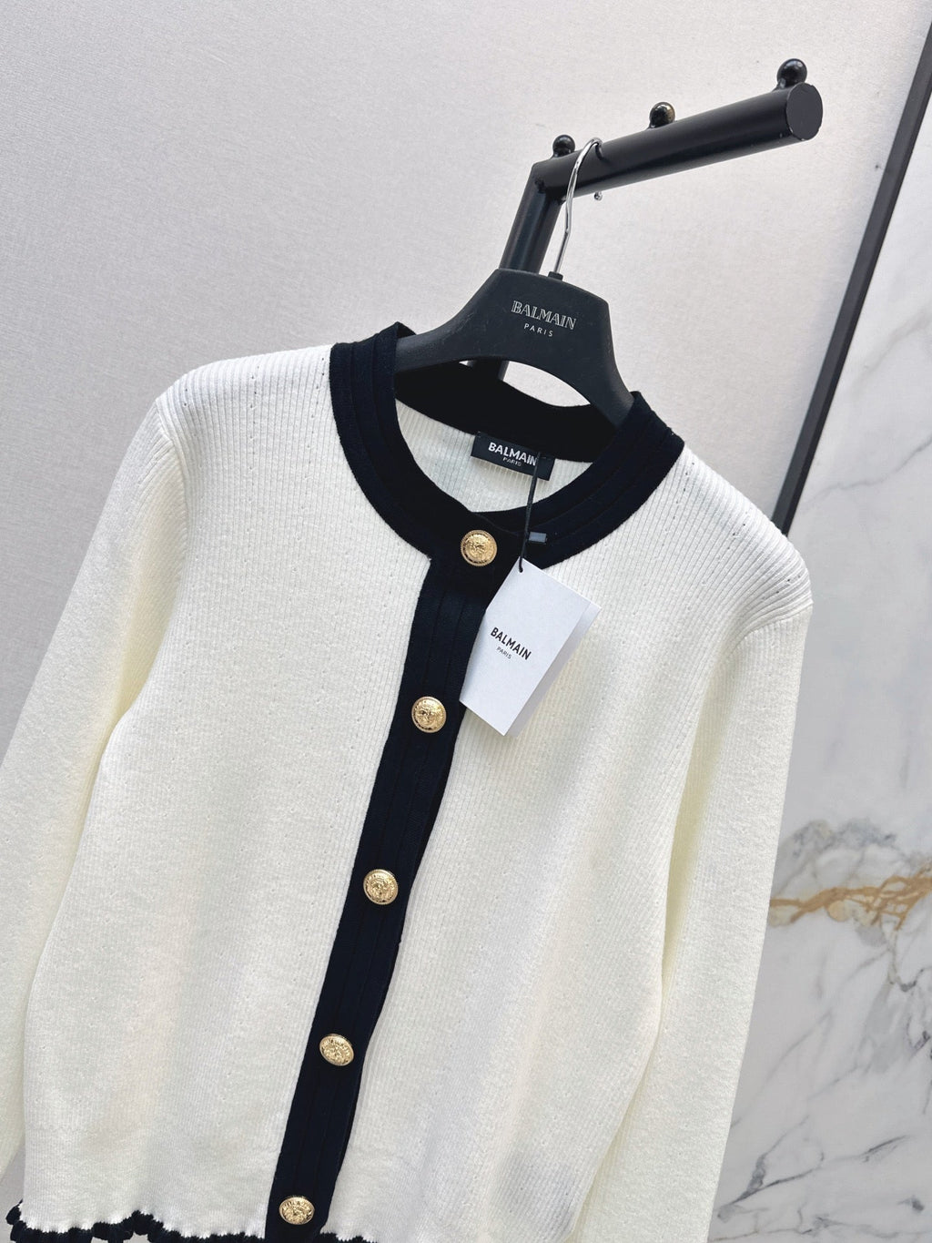 26 Early Autumn Latest Color-Block Trim Crew Neck Knit Cardigan