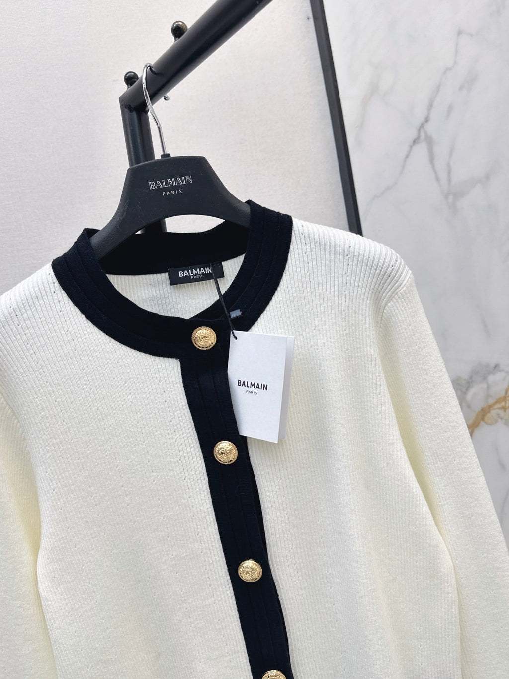26 Early Autumn Latest Color-Block Trim Crew Neck Knit Cardigan