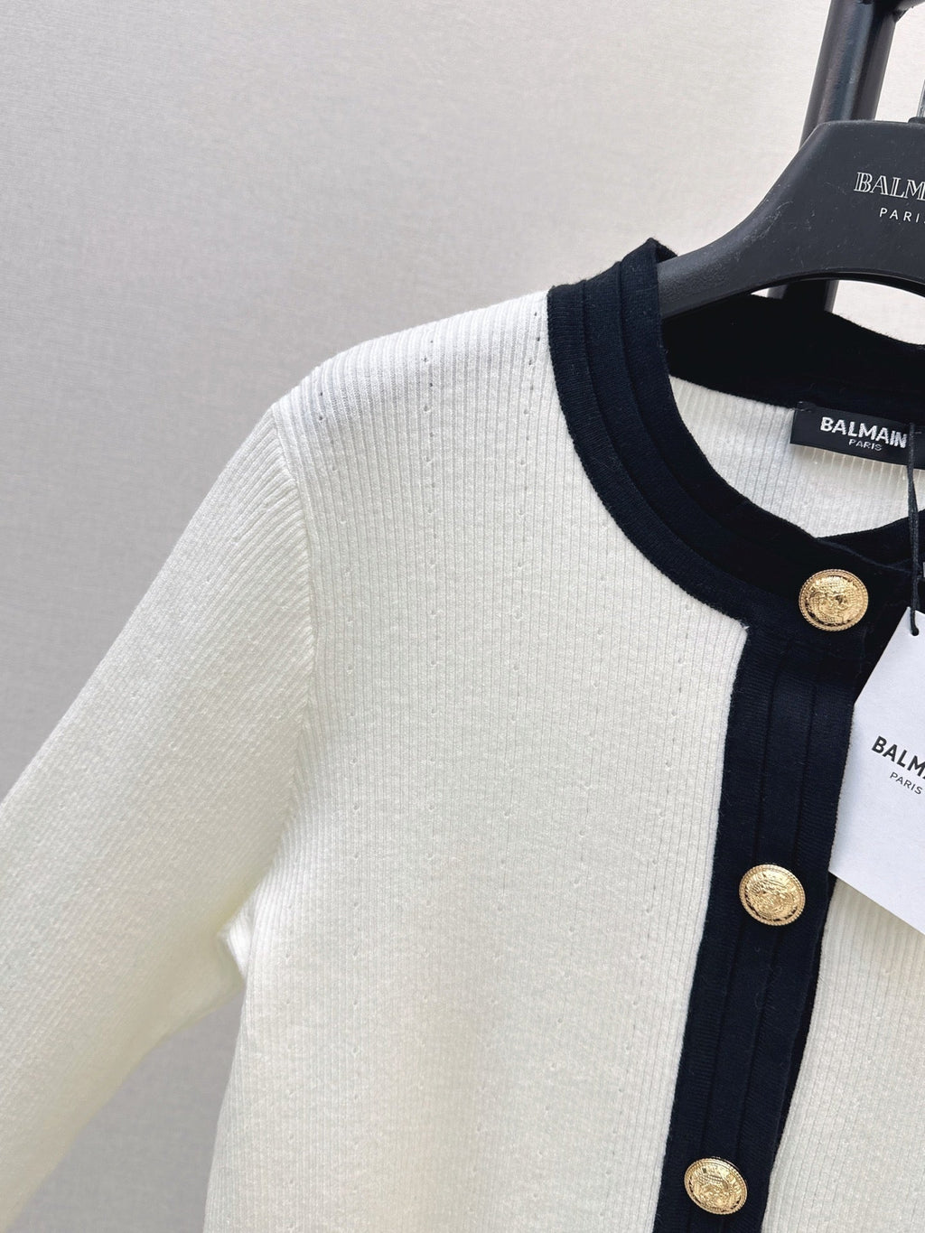26 Early Autumn Latest Color-Block Trim Crew Neck Knit Cardigan
