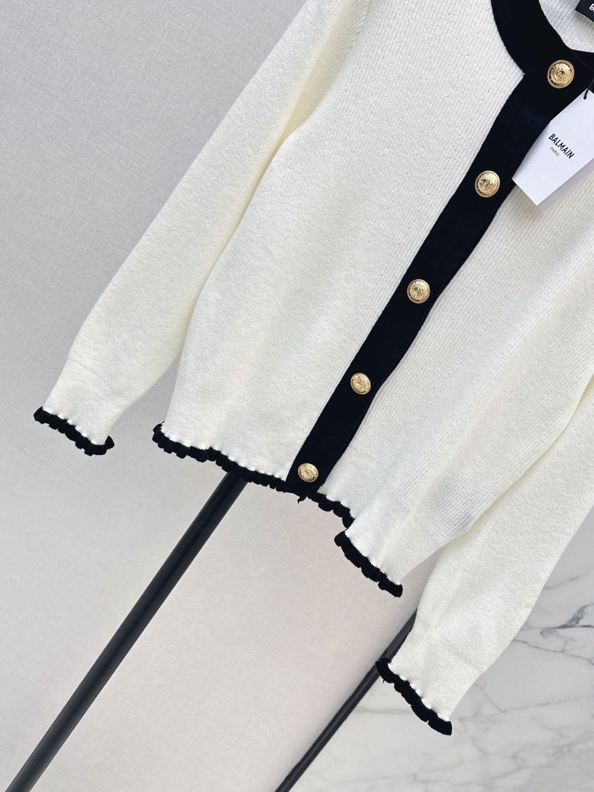 26 Early Autumn Latest Color-Block Trim Crew Neck Knit Cardigan
