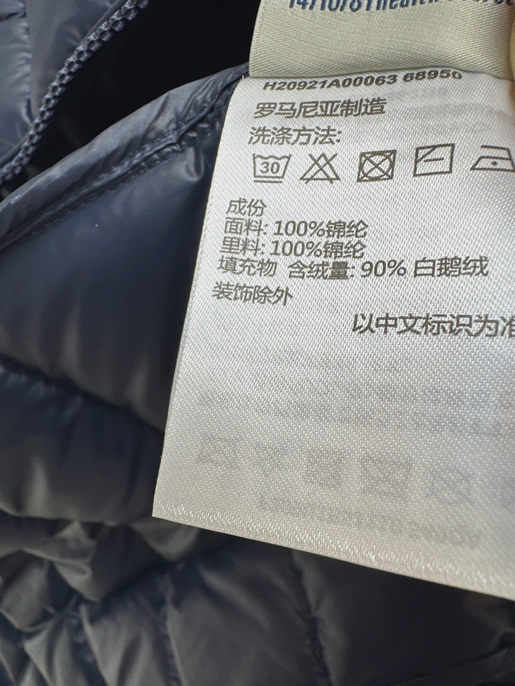 26Latest Autumn/Winter Hooded Down Jacket with Dual Pockets