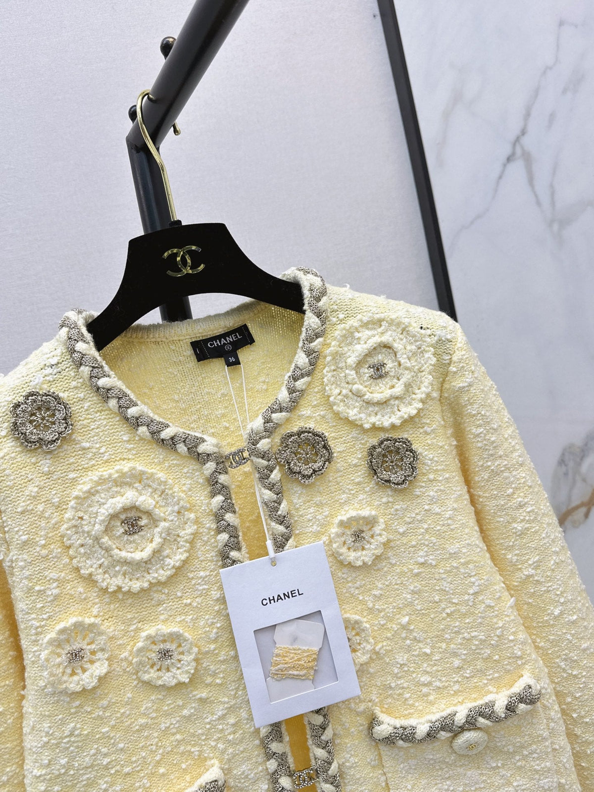 26Latest Autumn/Winter Cream-Yellow Tweed Jacket with 3D Camellia Accents