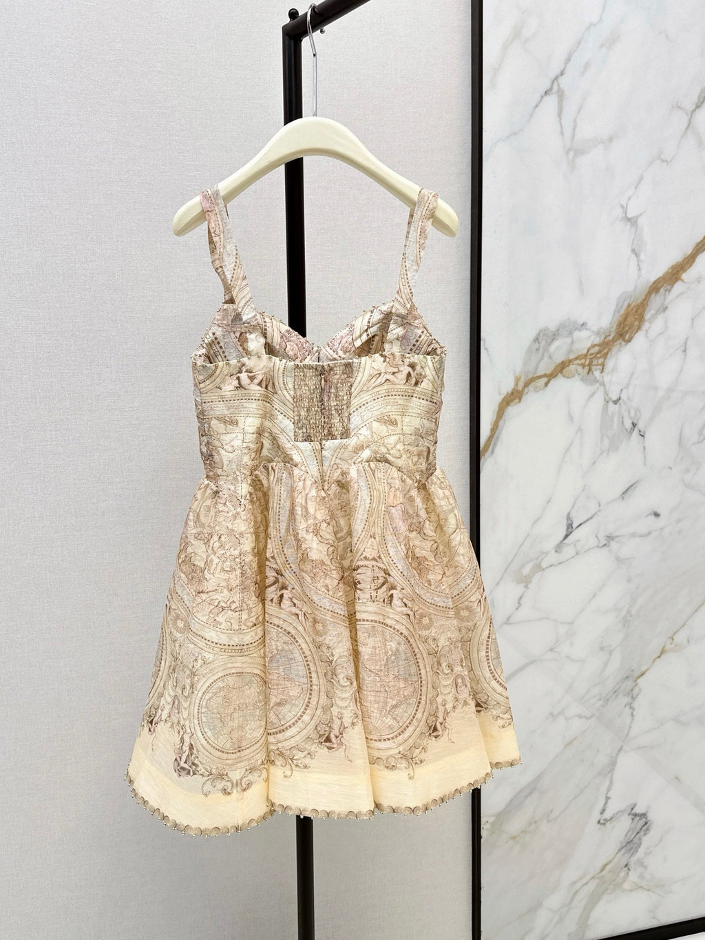 26Latest Early-Autumn Resort-Style Short Printed Dress
