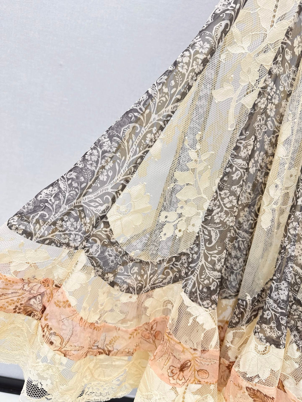 26Latest Early Spring Resort Collection: Lace-Paneled Straight-Leg Trousers
