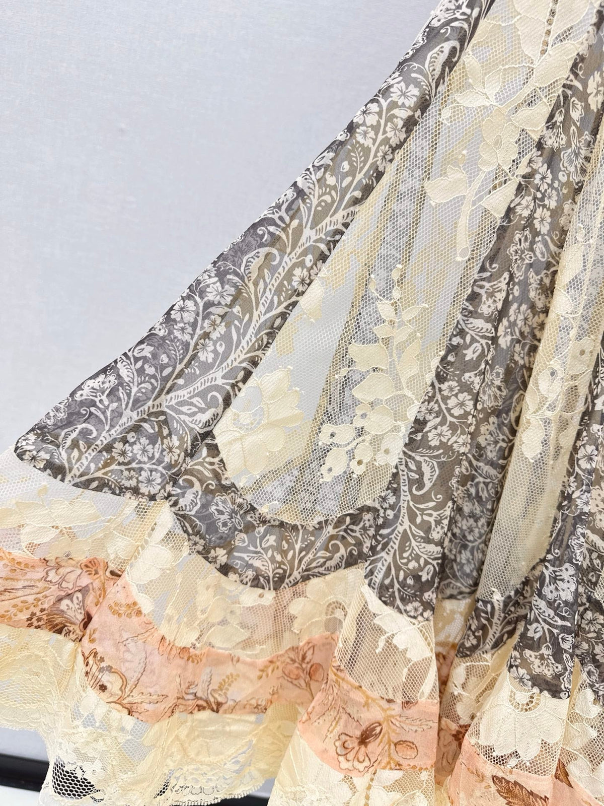 26Latest Early Spring Resort Collection: Lace-Paneled Straight-Leg Trousers