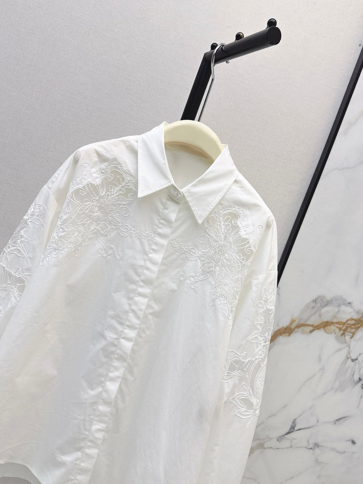 26Latest Autumn/Winter Ethnic-Style Embroidered White Shirt