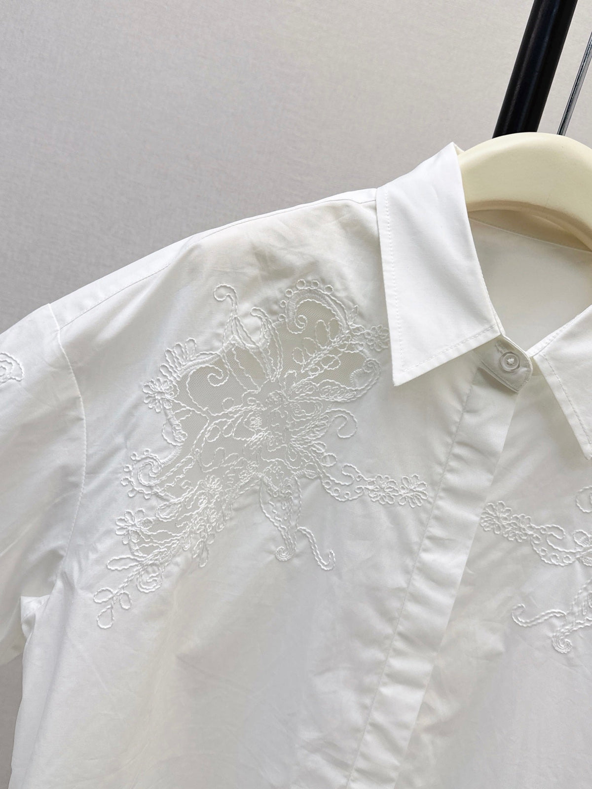 26Latest Autumn/Winter Ethnic-Style Embroidered White Shirt