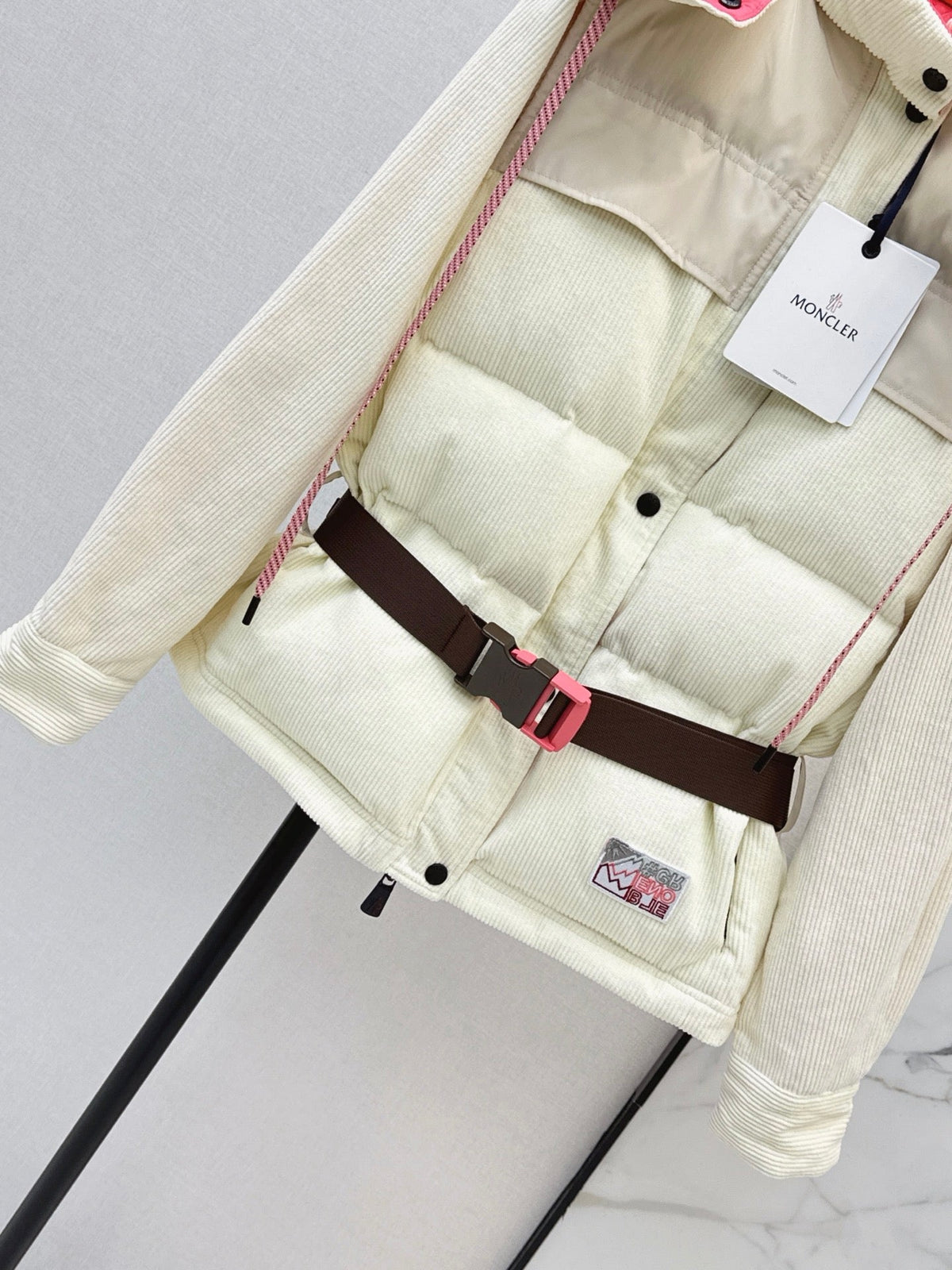 26Latest Autumn/Winter Short HoodedLatest Autumn/Winter Short Hooded Down Jacket with Detachable Sleeves with Detachable Sleeves