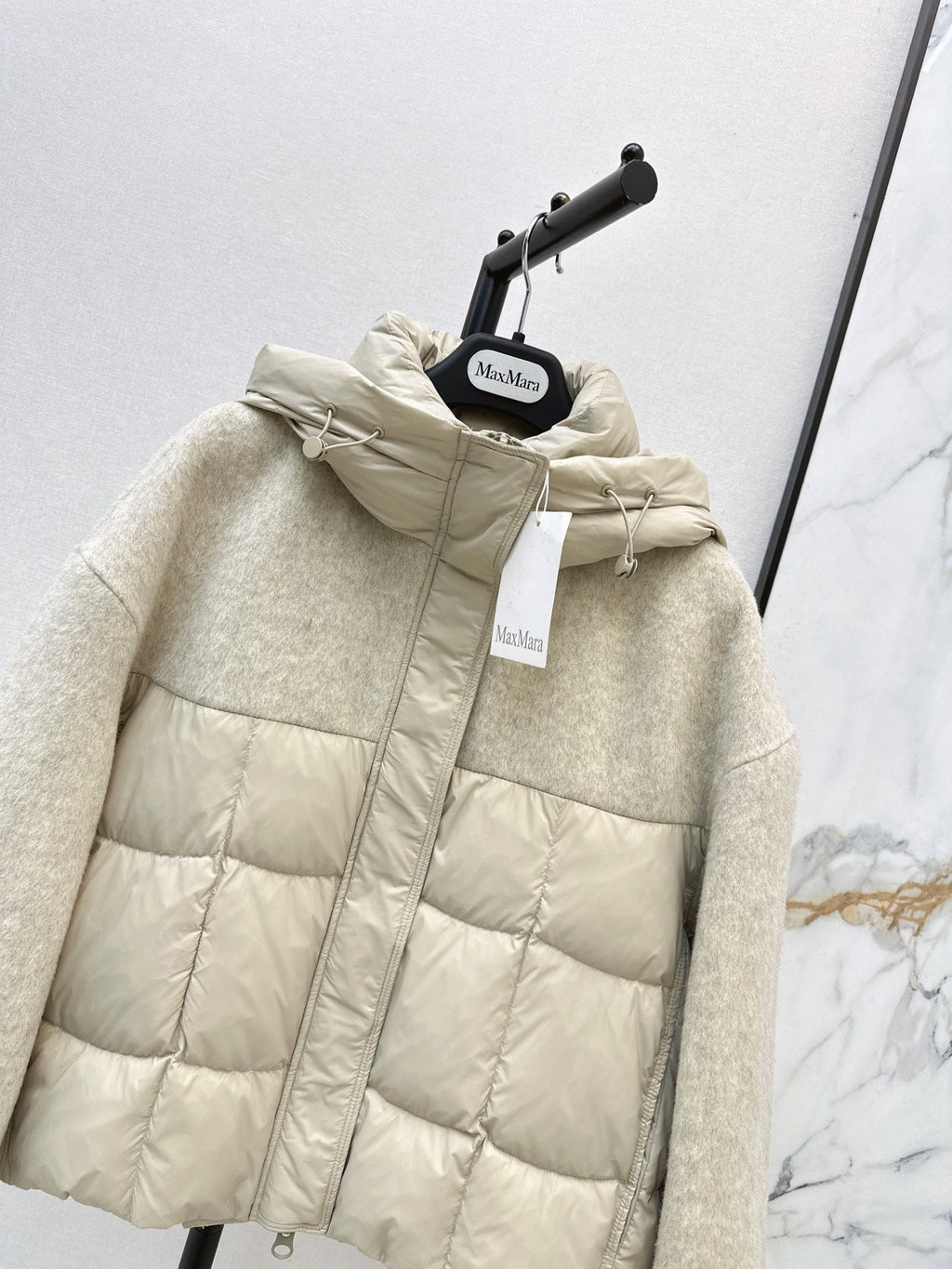 26Latest Autumn/Winter Short Hooded Down Jacket with Wool Panel Detailing