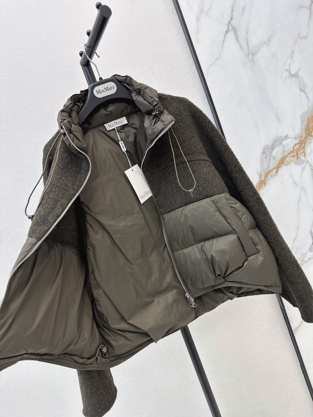 26Latest Autumn/Winter Short Hooded Down Jacket with Wool Panel Detailing