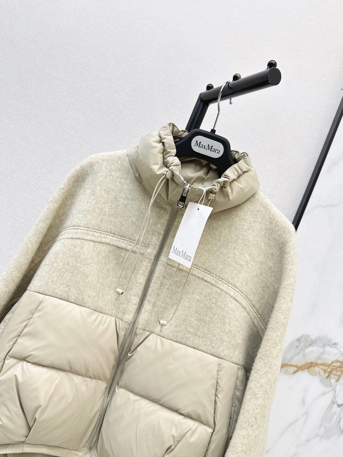 26Latest Autumn/Winter Short Hooded Down Jacket with Wool Panel Detailing