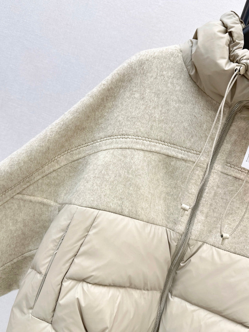 26Latest Autumn/Winter Short Hooded Down Jacket with Wool Panel Detailing