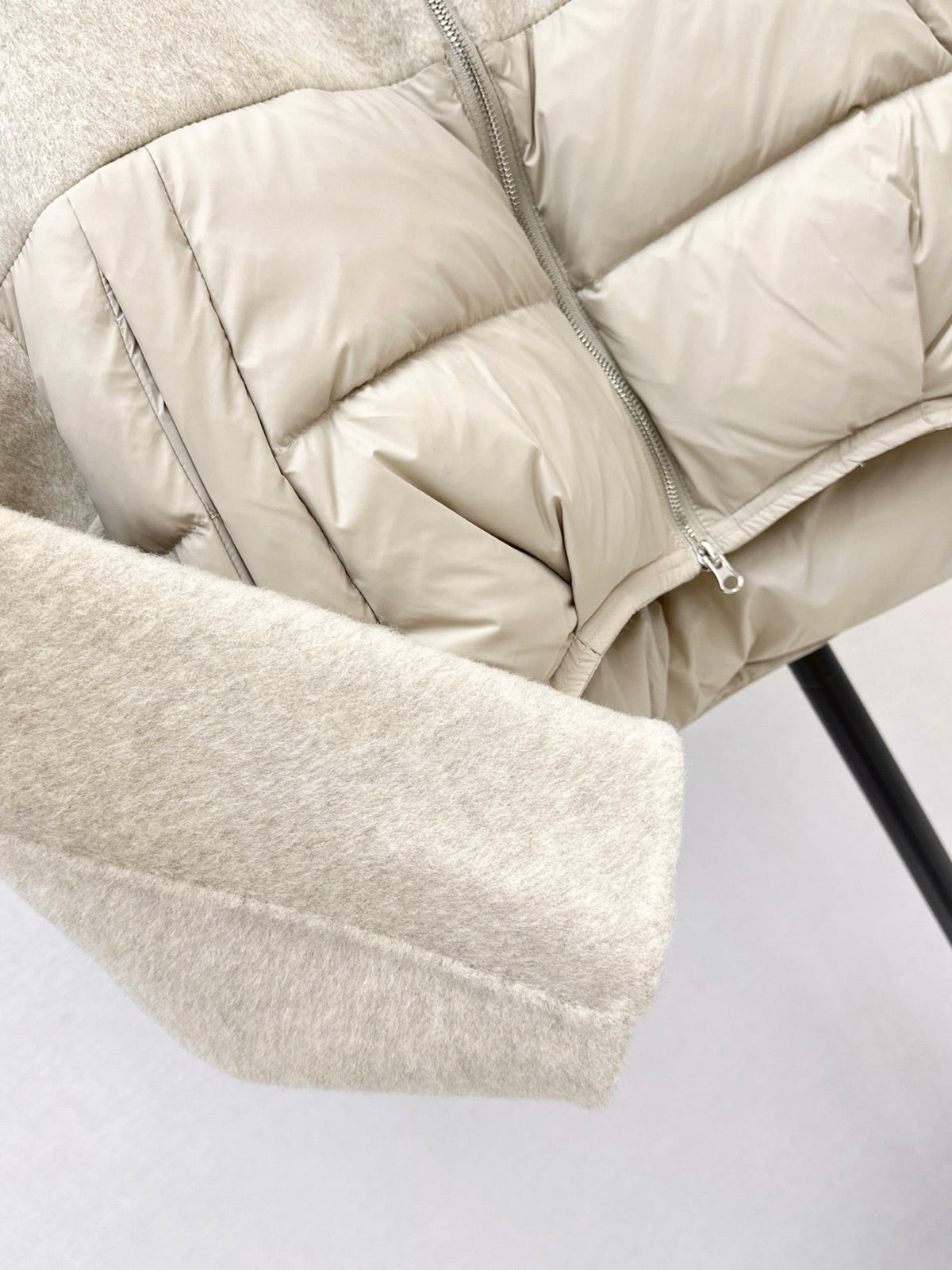 26Latest Autumn/Winter Short Hooded Down Jacket with Wool Panel Detailing