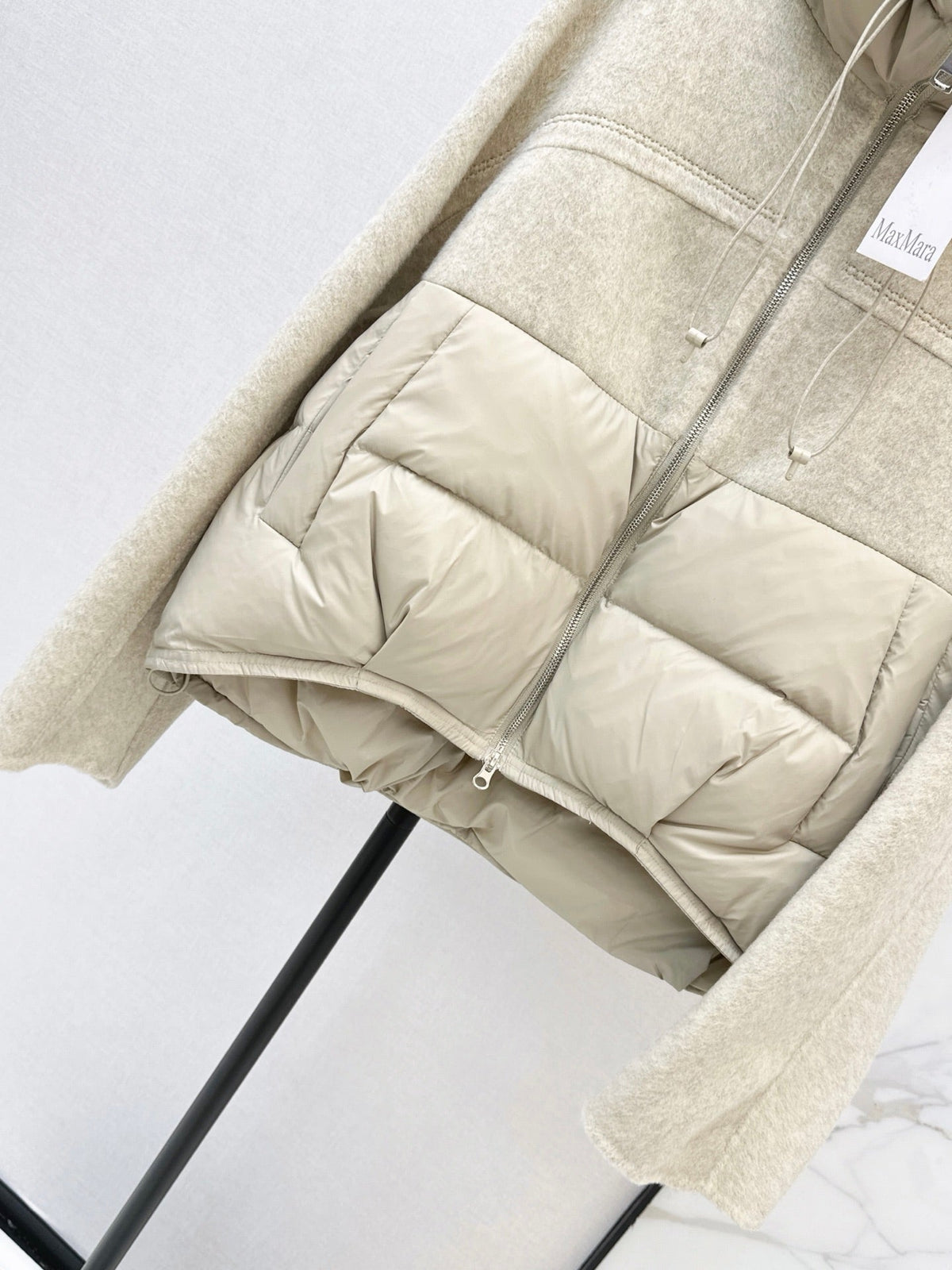 26Latest Autumn/Winter Short Hooded Down Jacket with Wool Panel Detailing
