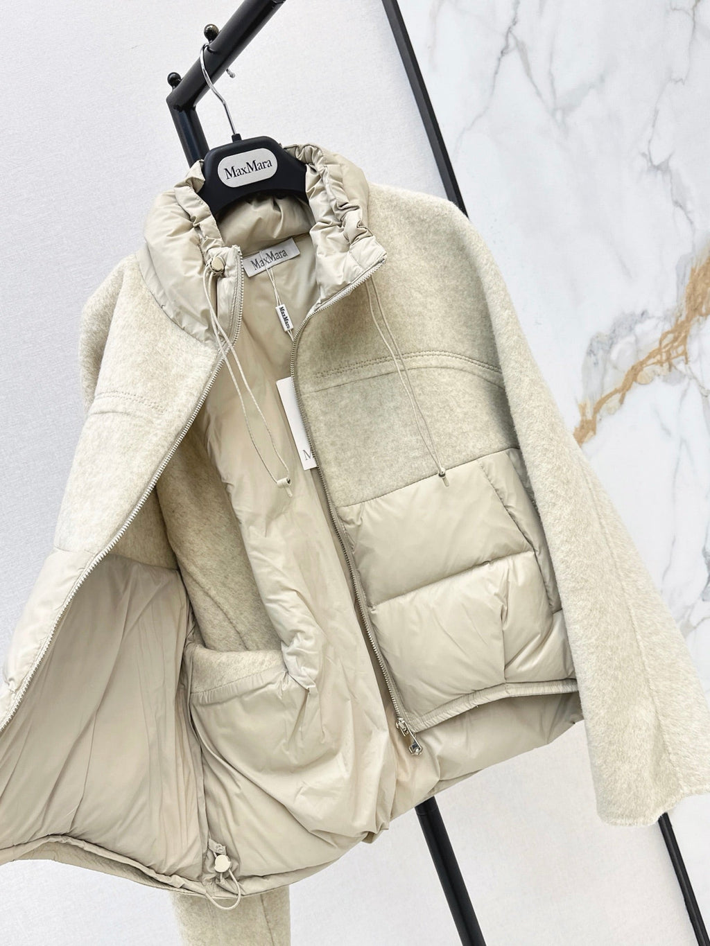 26Latest Autumn/Winter Short Hooded Down Jacket with Wool Panel Detailing
