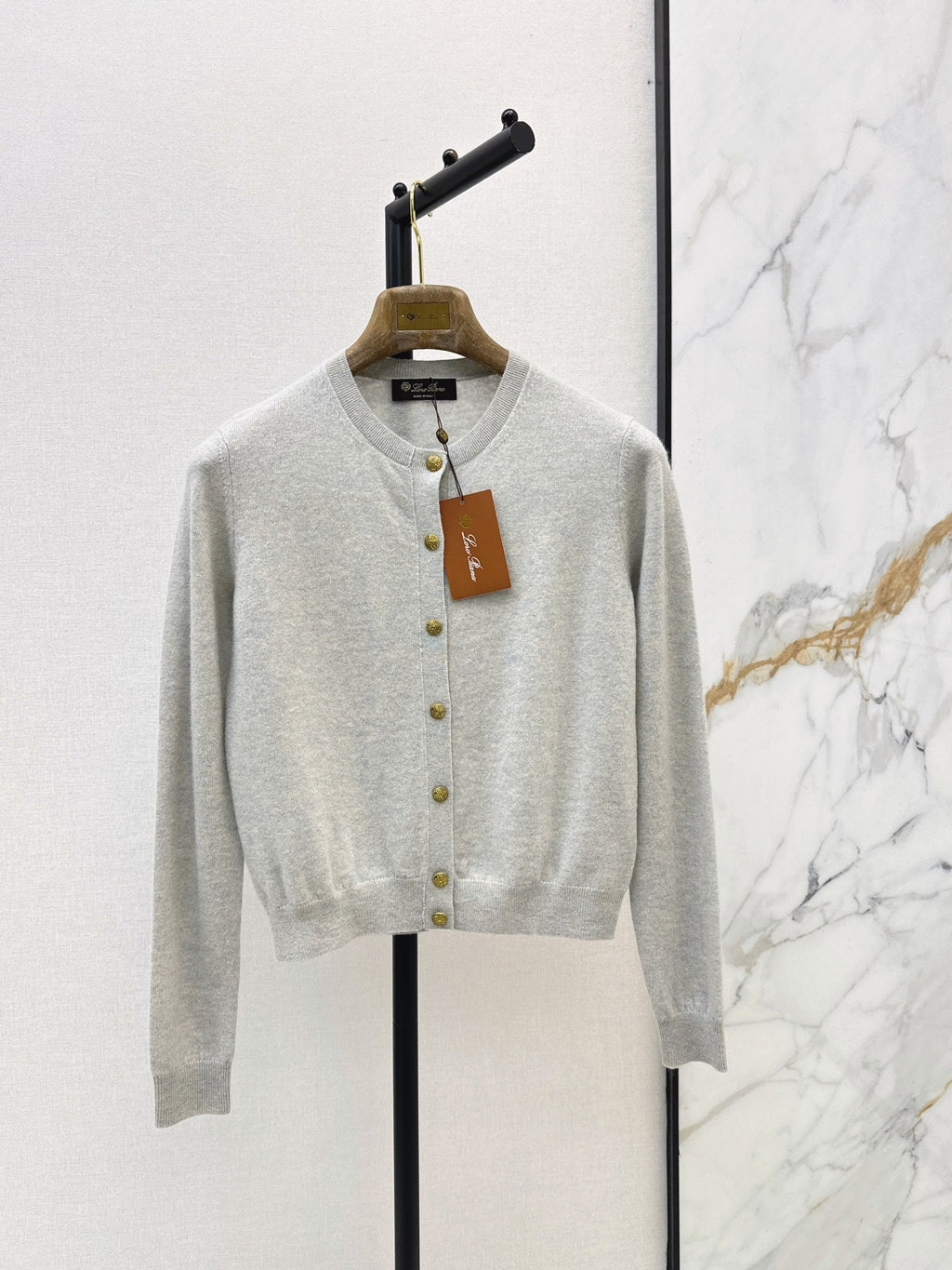 26Latest Autumn/Winter Knit Cardigan with Ornate Metal Buttons