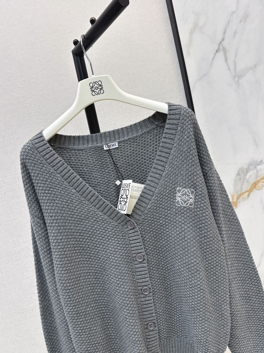 26Latest Autumn/Winter Loose-Fit V-Neck Knit Cardigan with Embroidered Logo