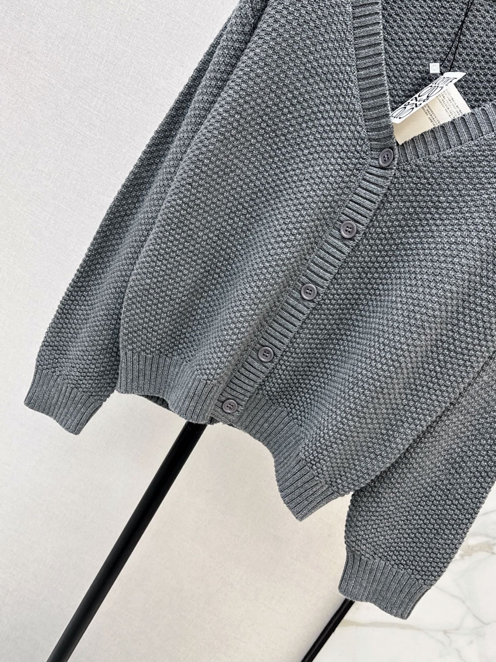 26Latest Autumn/Winter Loose-Fit V-Neck Knit Cardigan with Embroidered Logo