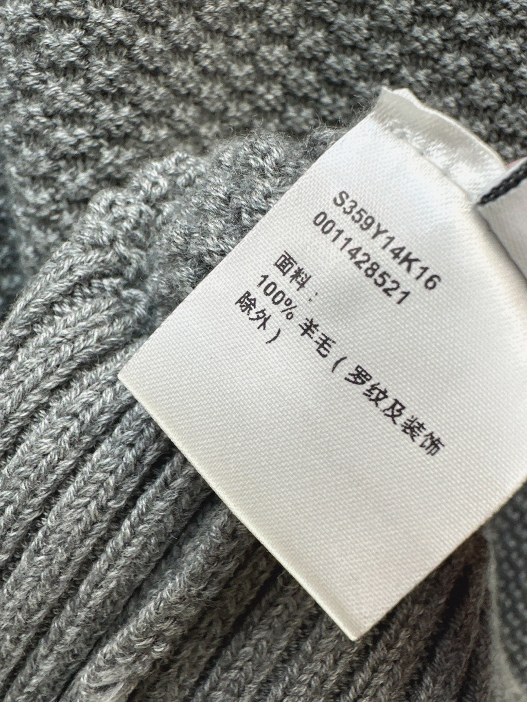 26Latest Autumn/Winter Loose-Fit V-Neck Knit Cardigan with Embroidered Logo