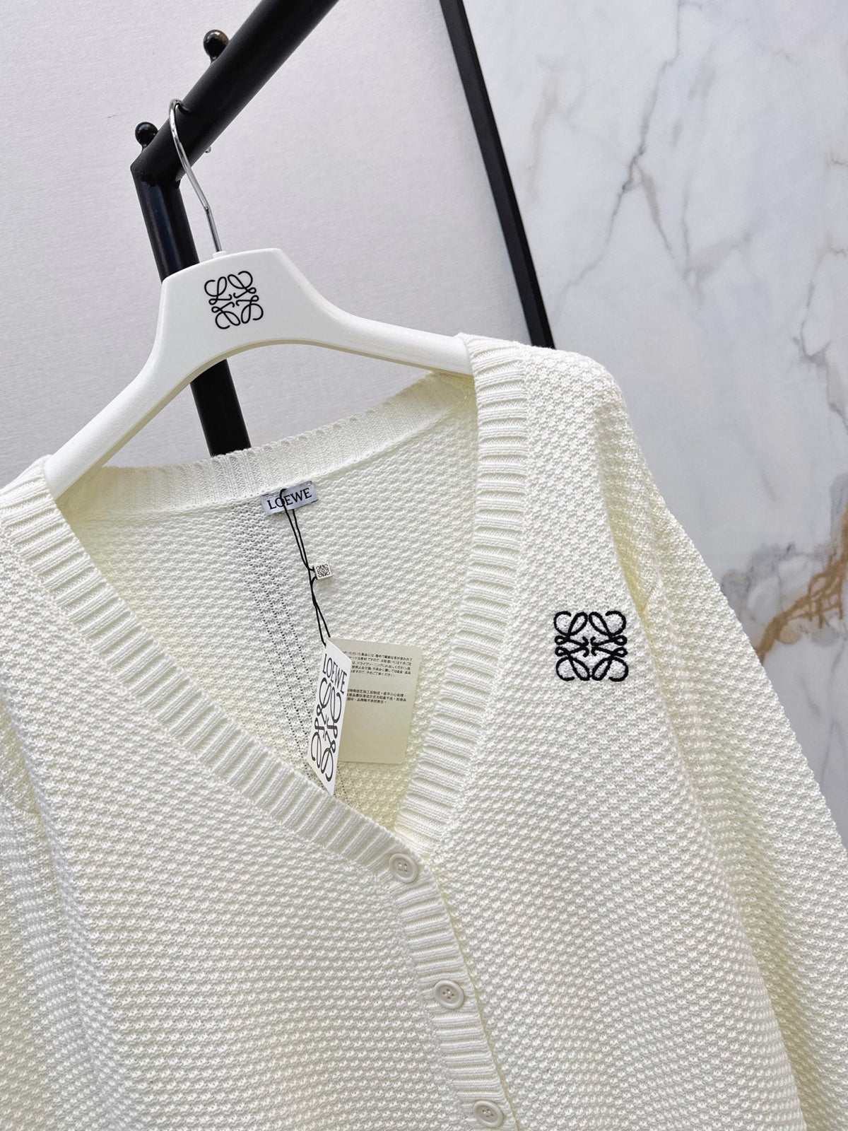 26Latest Autumn/Winter Loose-Fit V-Neck Knit Cardigan with Embroidered Logo