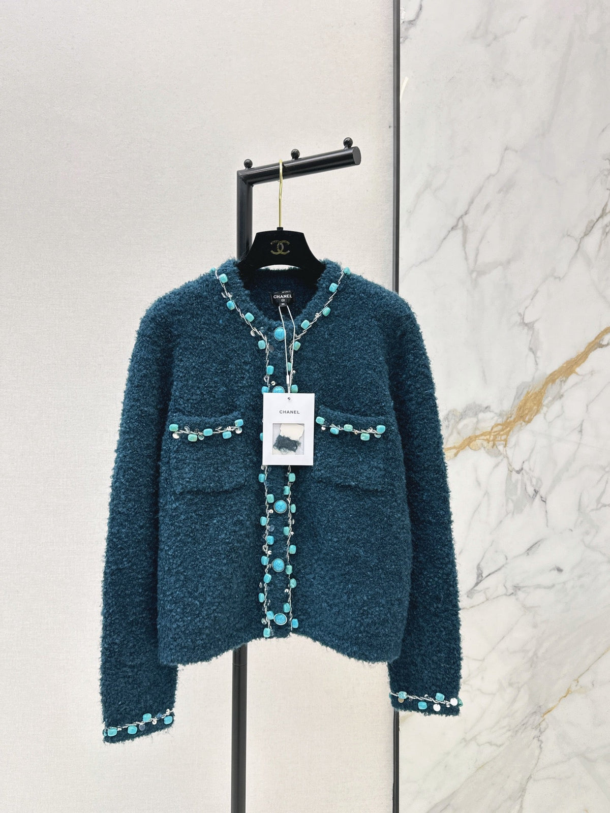 26Latest Autumn/Winter Vintage-Style Crew-Neck Cardigan Featuring Heavyweight, Dimensional Beading