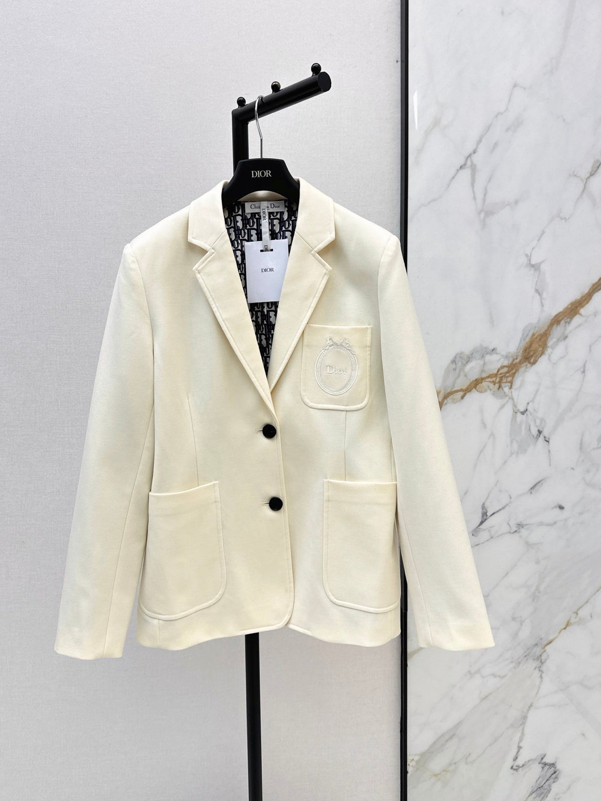 26Latest Minimalist-Style Blazer for Autumn/Winter