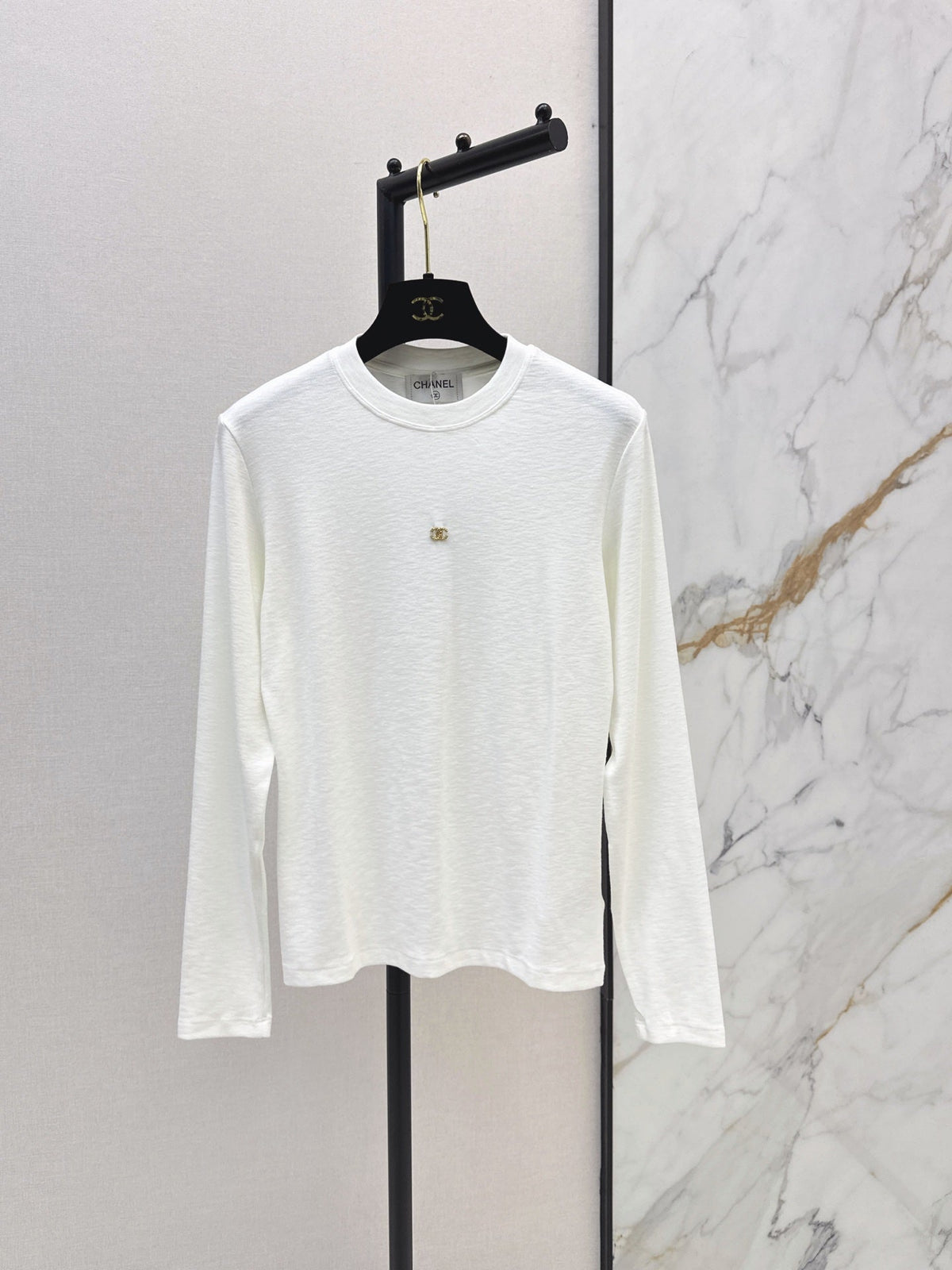 26Latest Autumn/Winter Base Layer with Hardware Accents