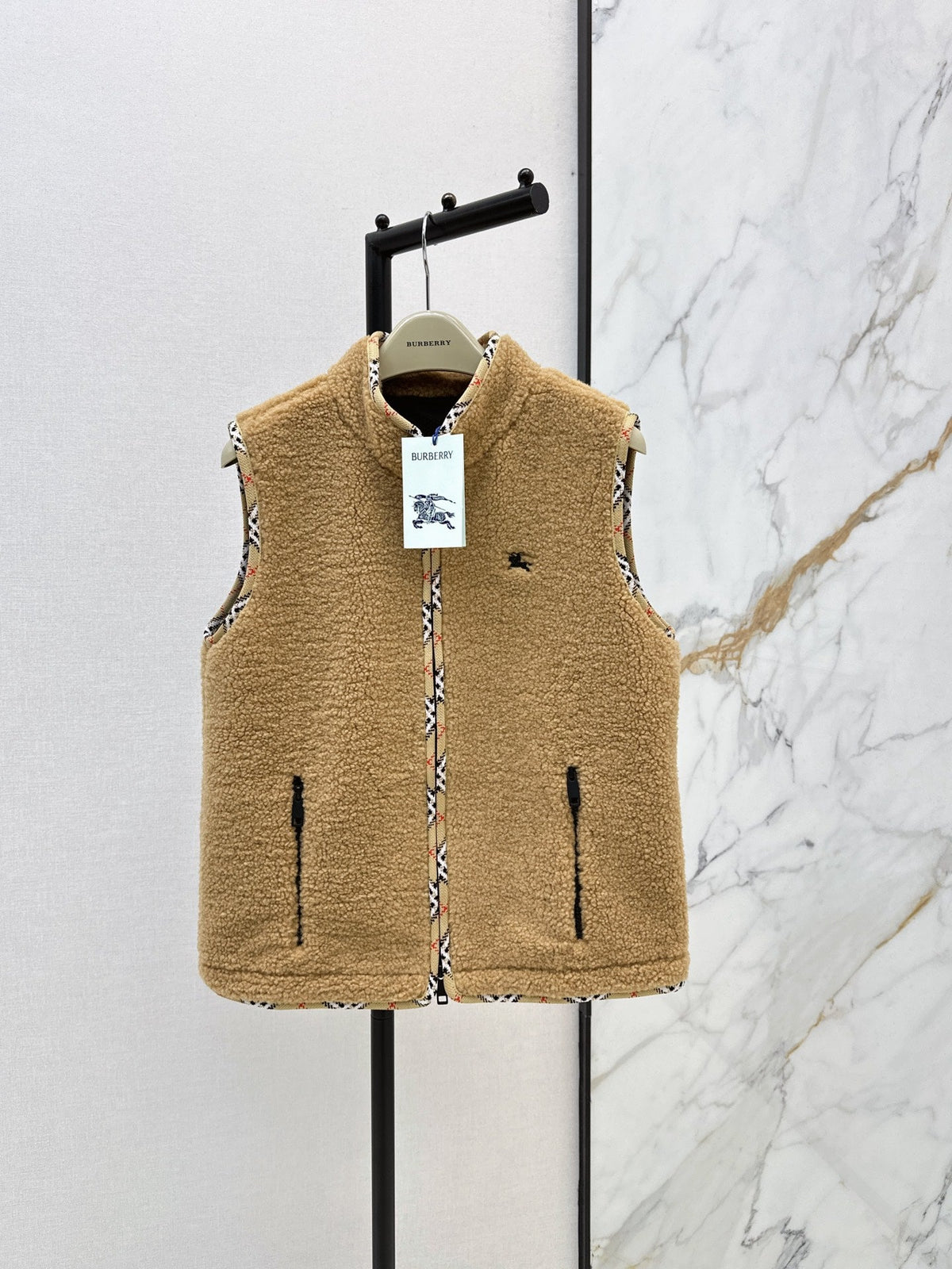 26New Classic Stand-Collar Eco-Friendly Faux Shearling Vest (Autumn/Winter Collection)