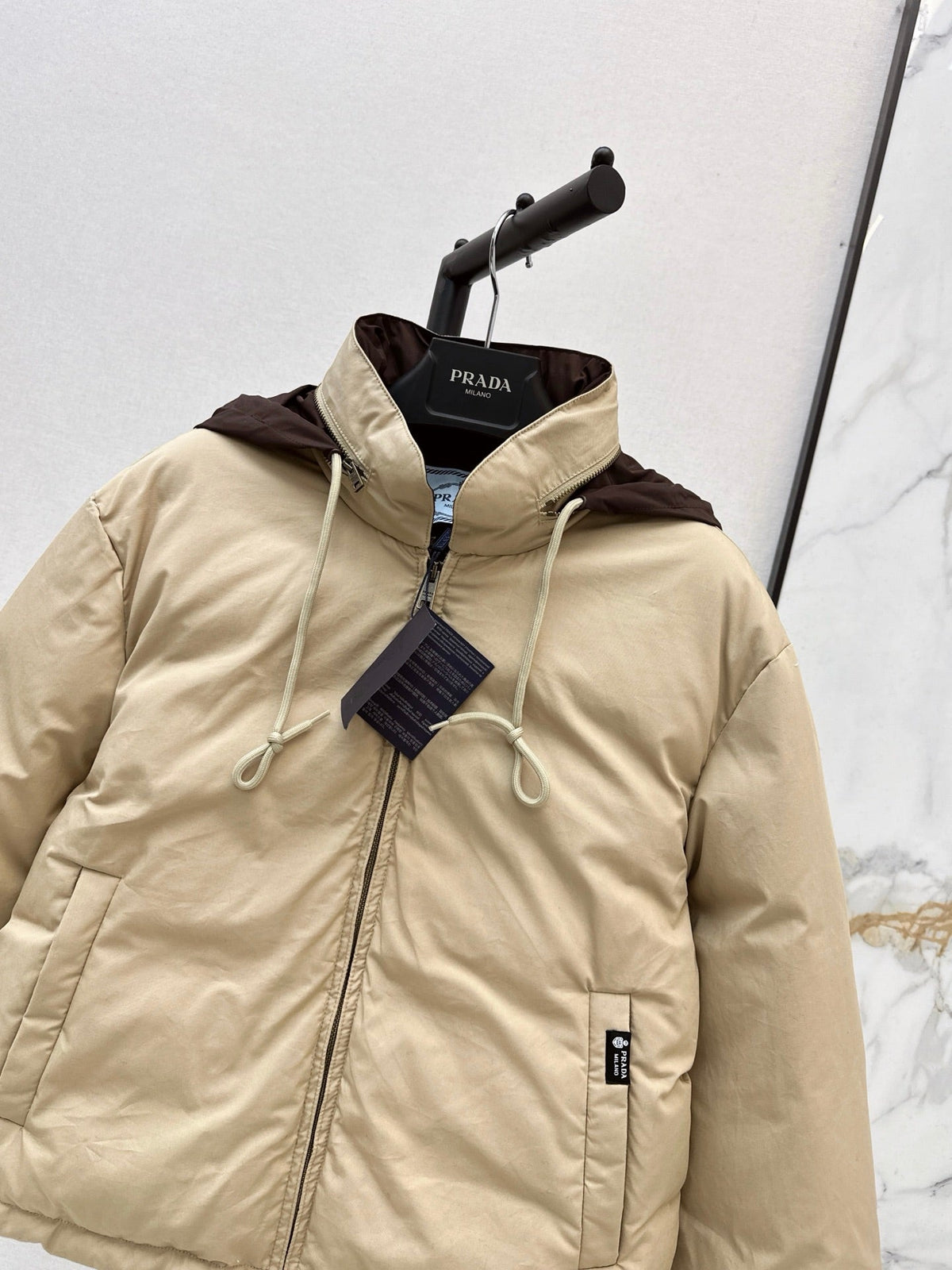 26Latest Autumn/Winter Short Down Jacket with Color-Block Design