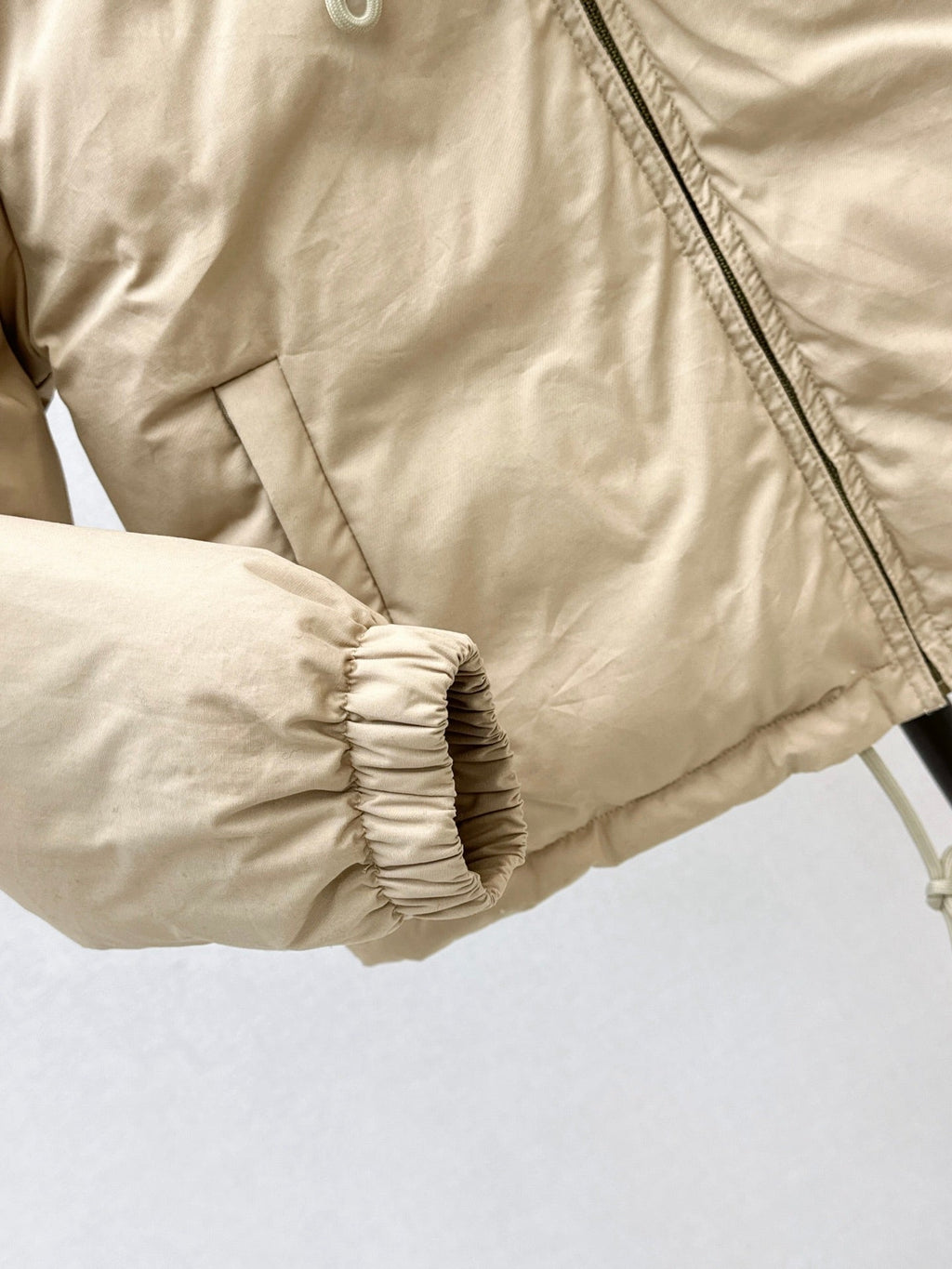 26Latest Autumn/Winter Short Down Jacket with Color-Block Design
