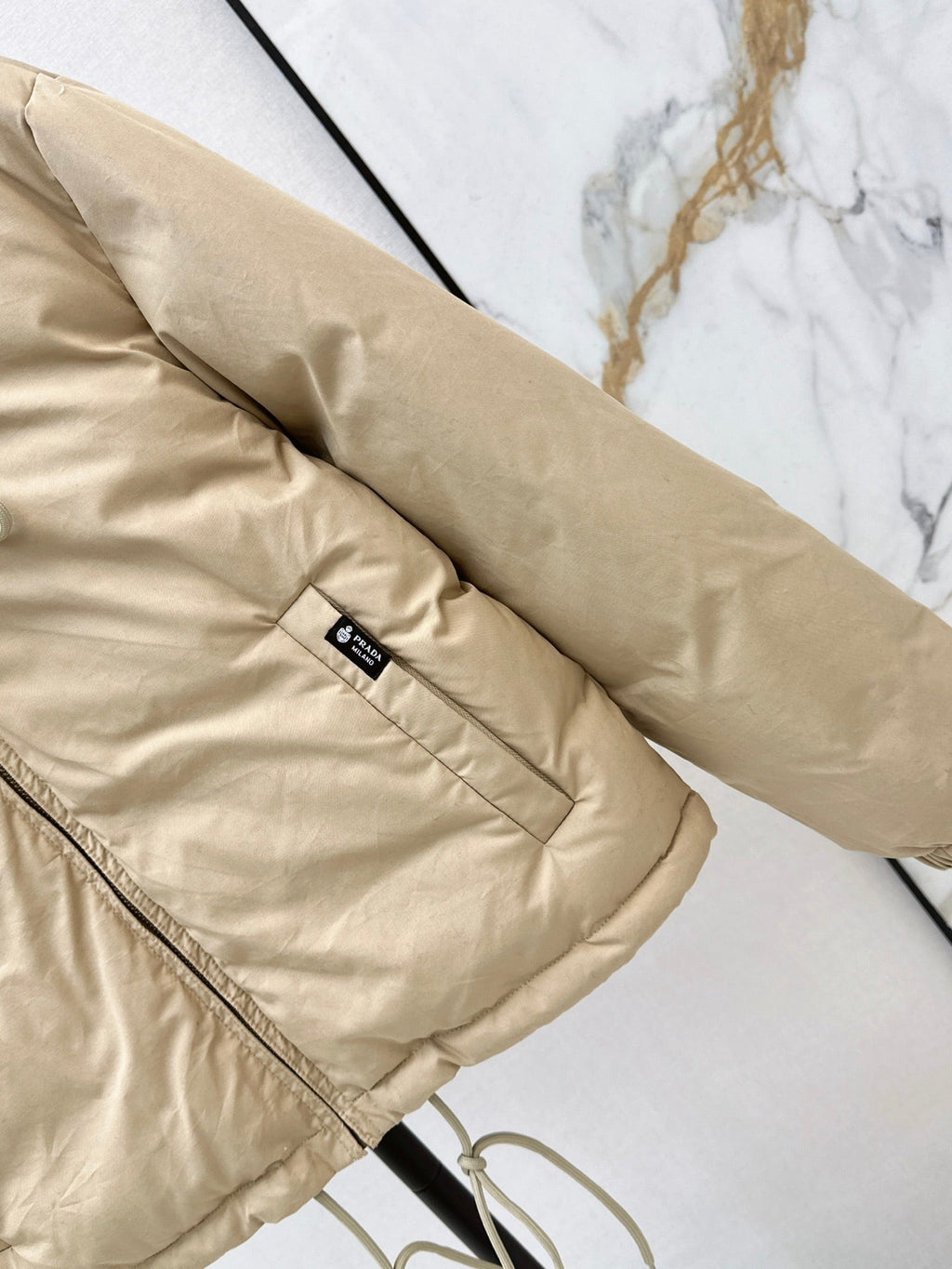 26Latest Autumn/Winter Short Down Jacket with Color-Block Design