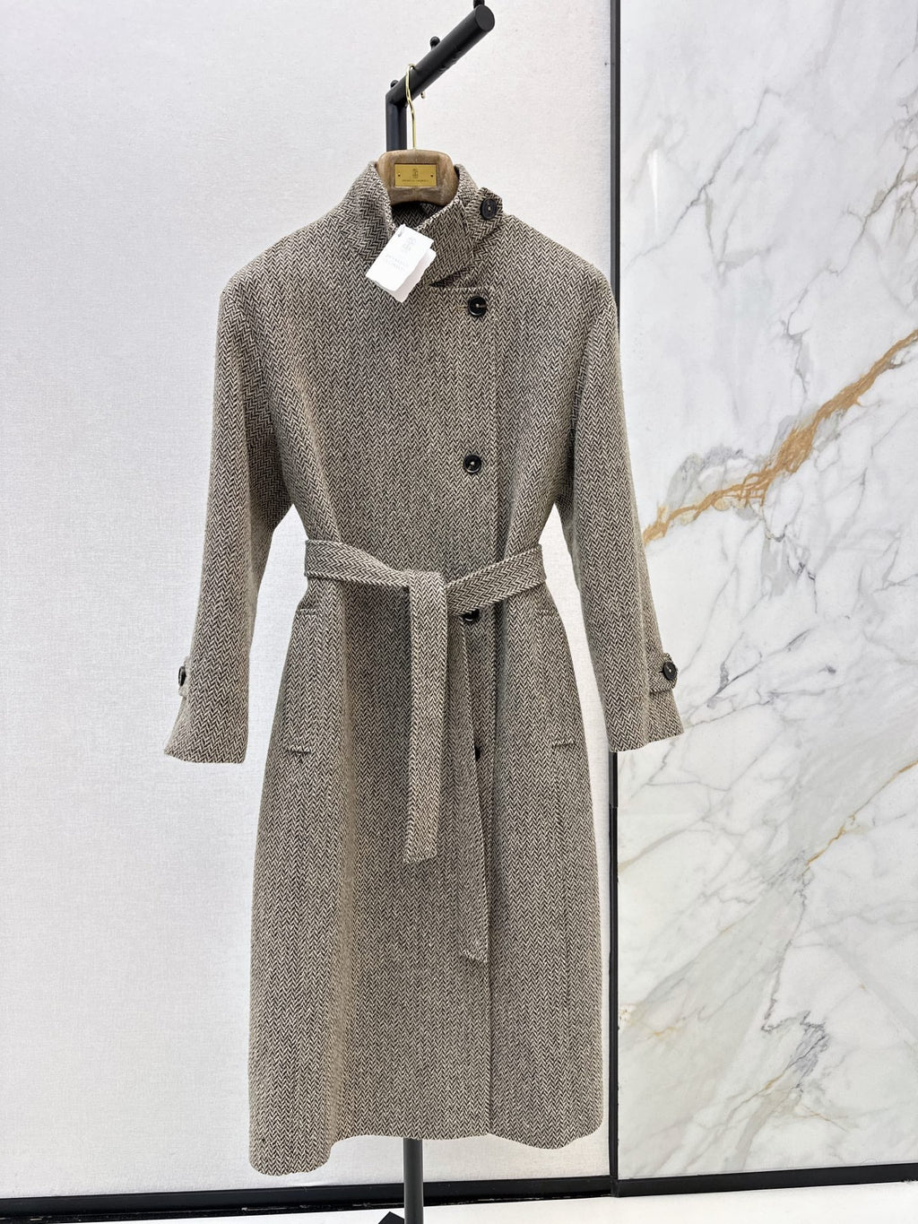 26Latest Autumn/Winter Minimalist Herringbone Coat with Button-Front Detail