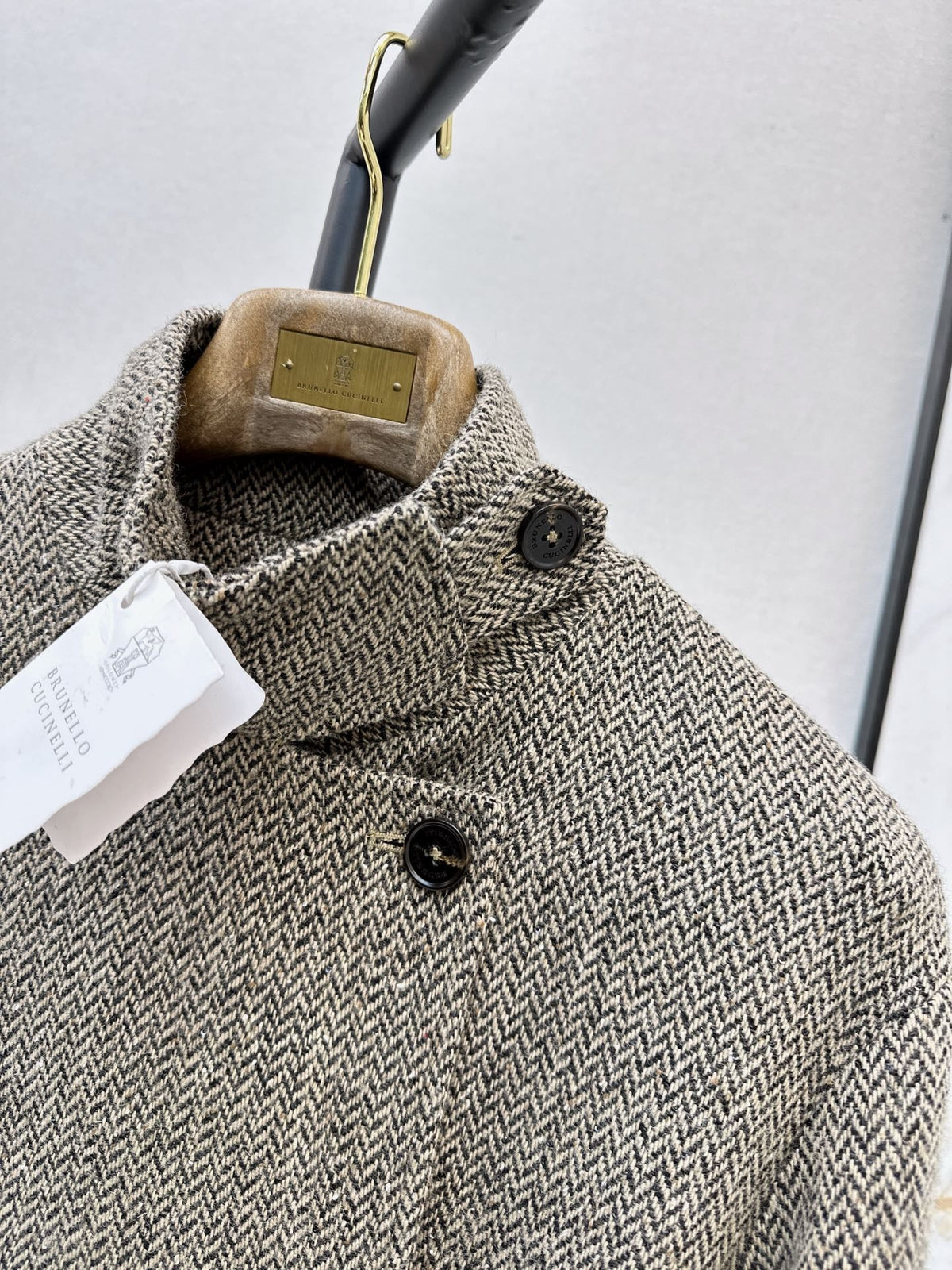 26Latest Autumn/Winter Minimalist Herringbone Coat with Button-Front Detail