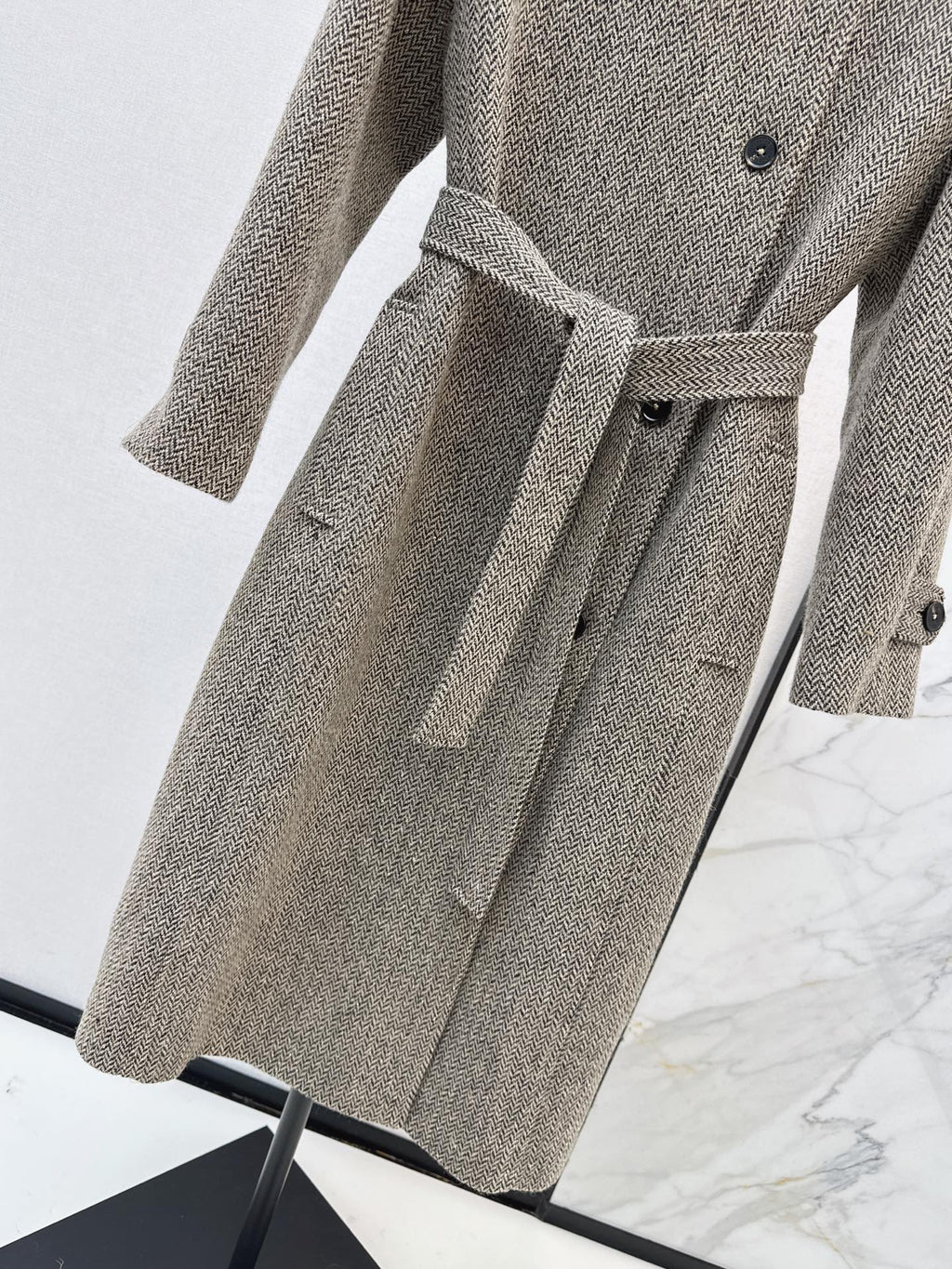 26Latest Autumn/Winter Minimalist Herringbone Coat with Button-Front Detail