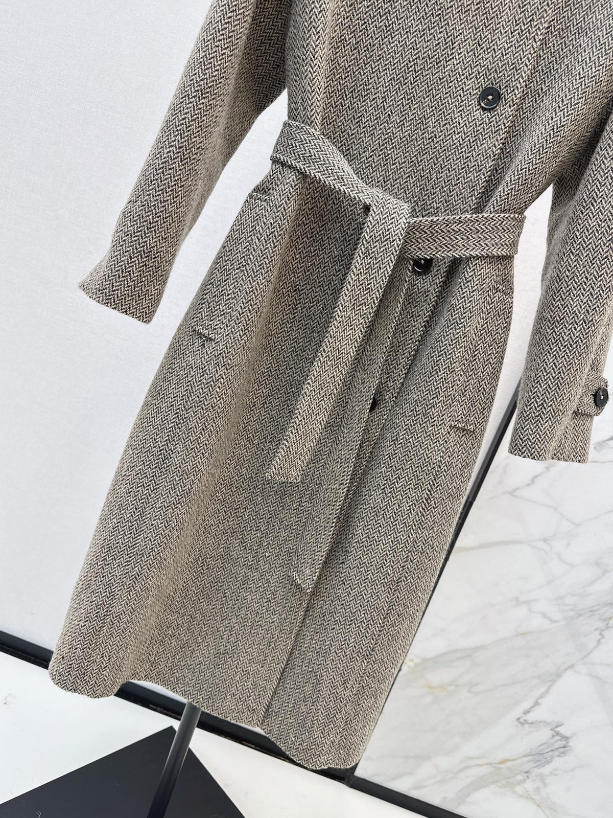26Latest Autumn/Winter Minimalist Herringbone Coat with Button-Front Detail